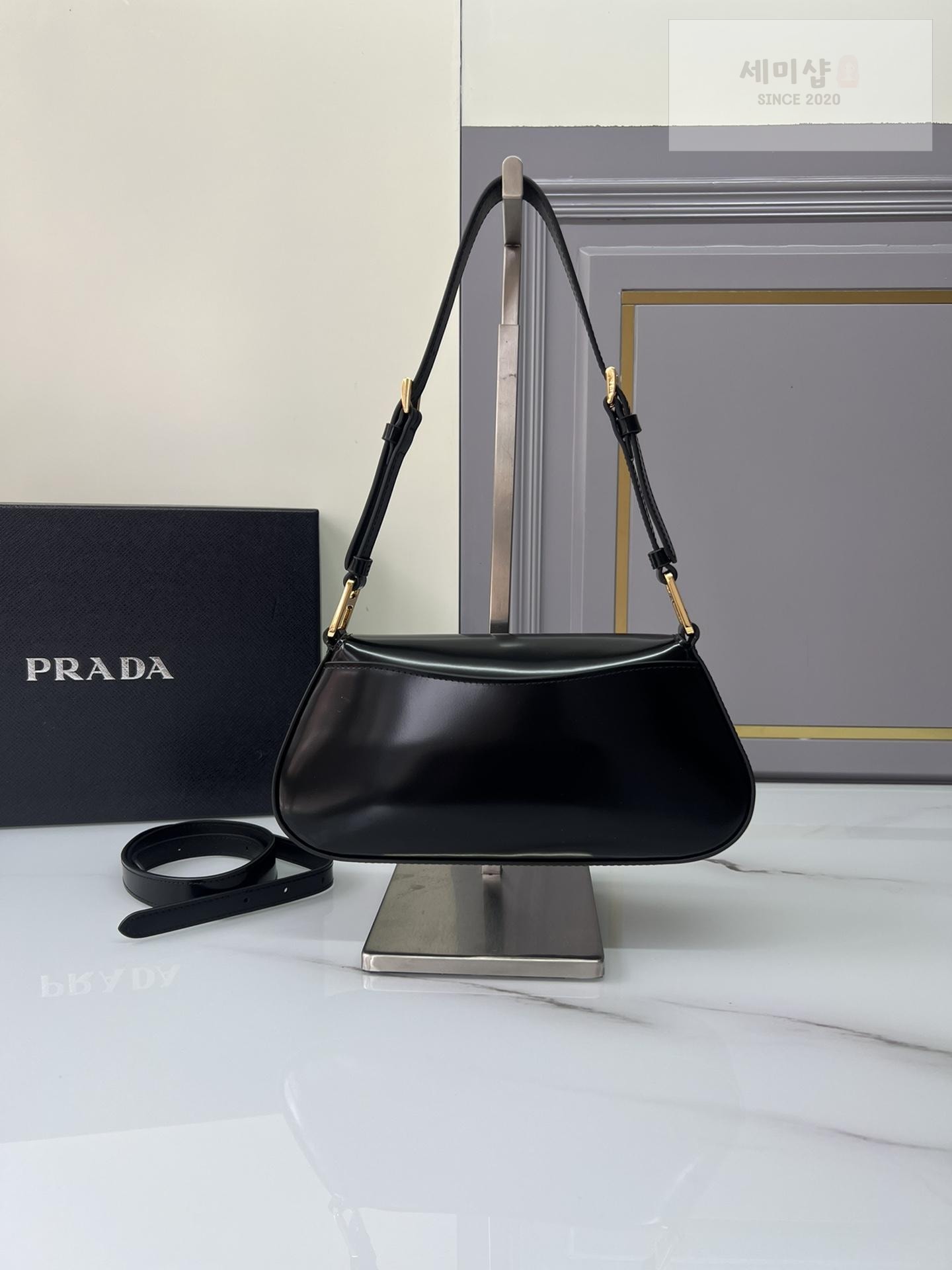 P R A D A Prada Brushed Leather Shoulder Bag 2번 이미지