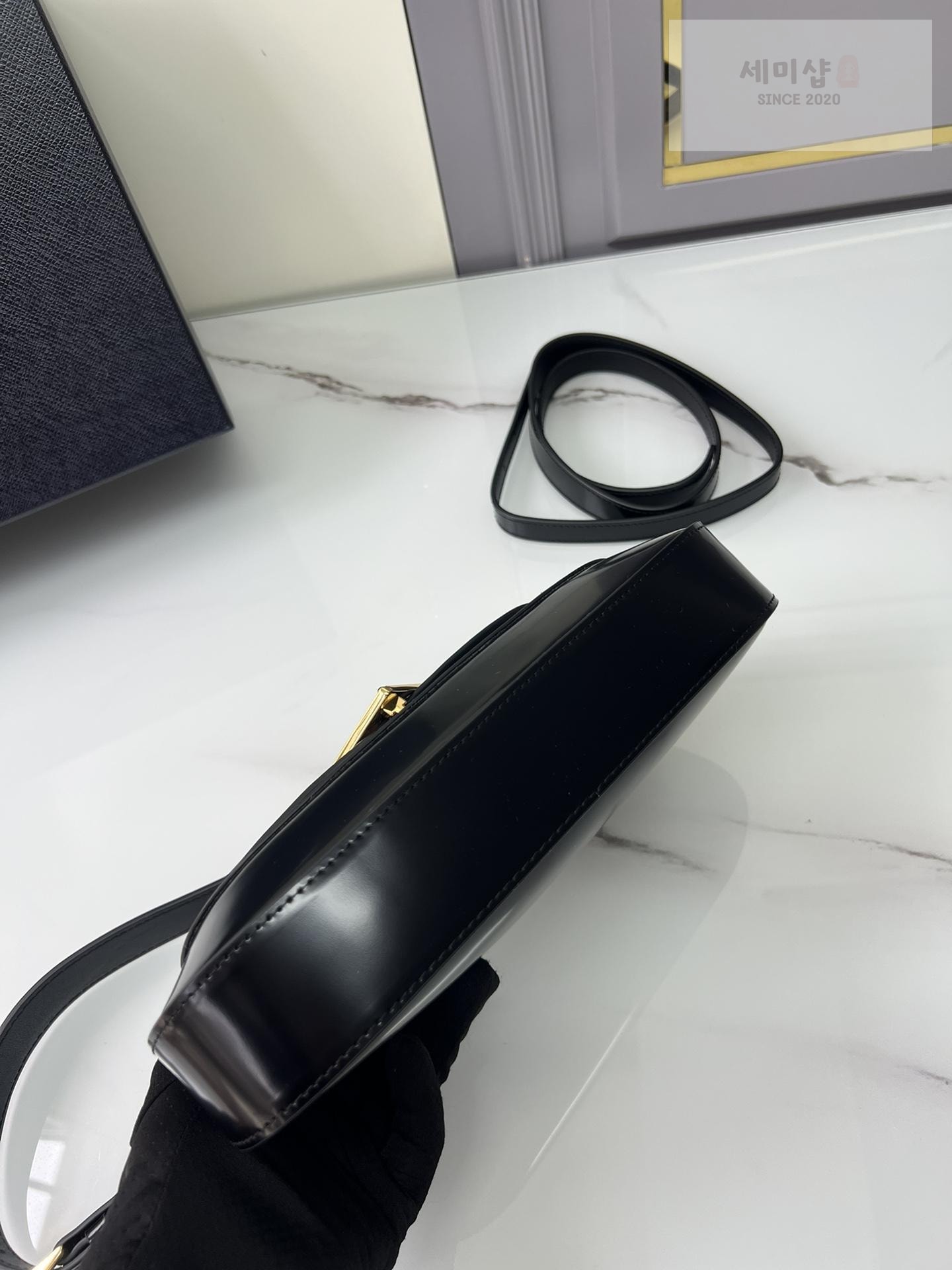 P R A D A Prada Brushed Leather Shoulder Bag 4번 이미지