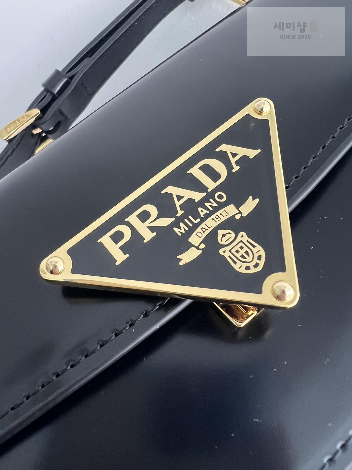 P R A D A Prada Brushed Leather Shoulder Bag 16번 이미지