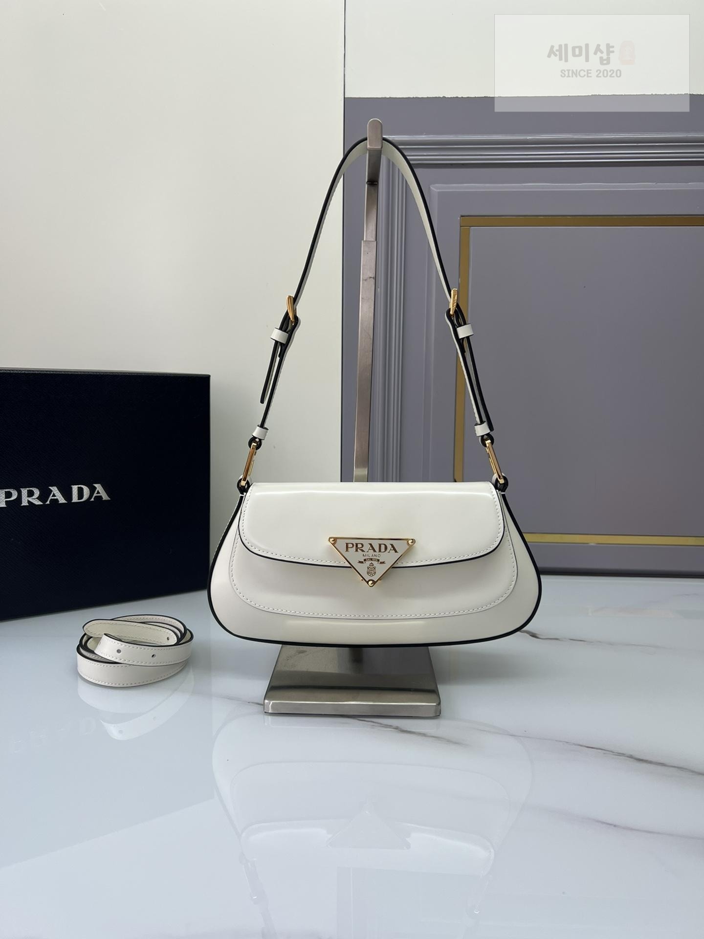 P R A D A Prada Brushed Leather Shoulder Bag 8번 이미지
