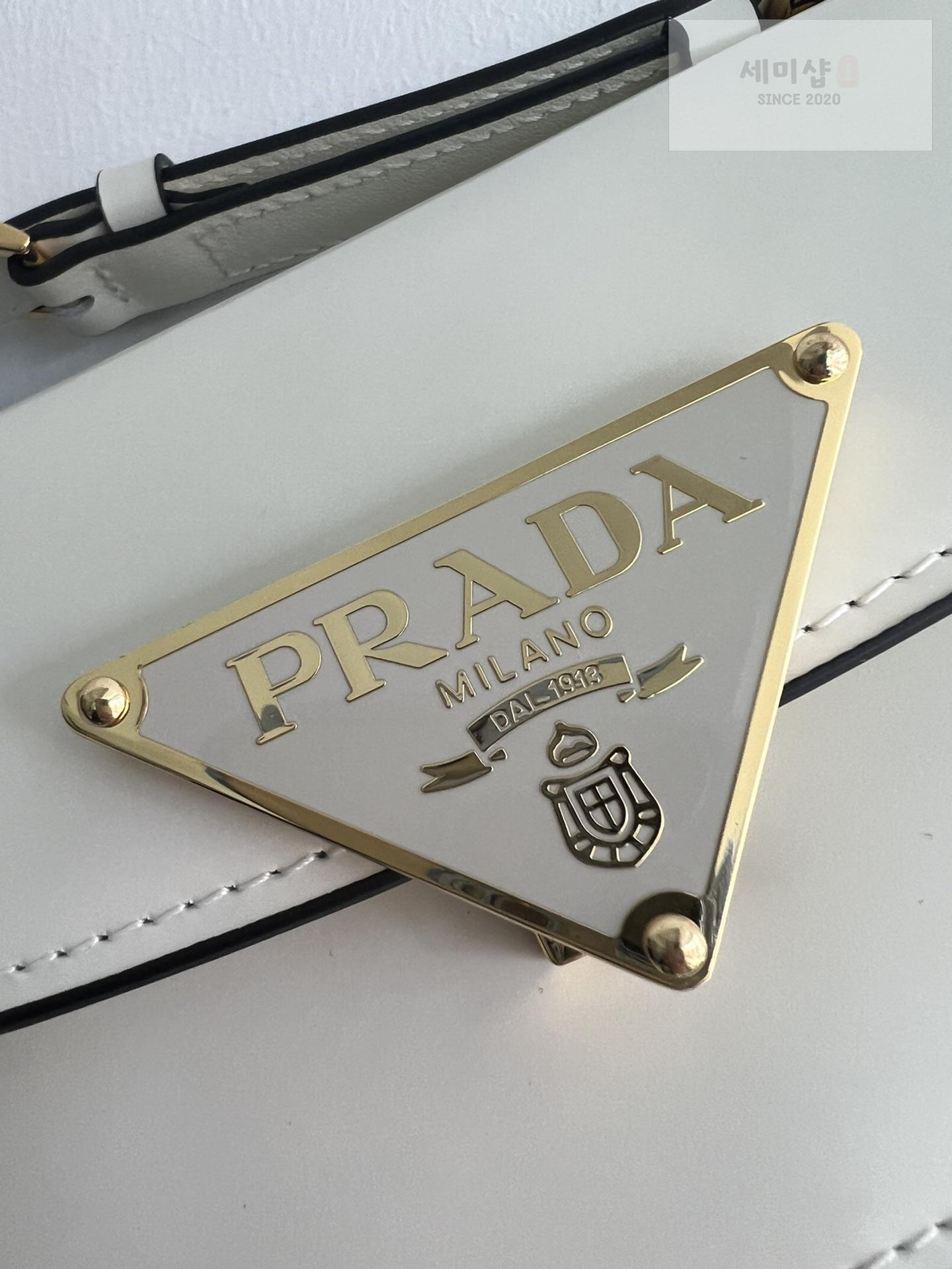 P R A D A Prada Brushed Leather Shoulder Bag 11번 이미지