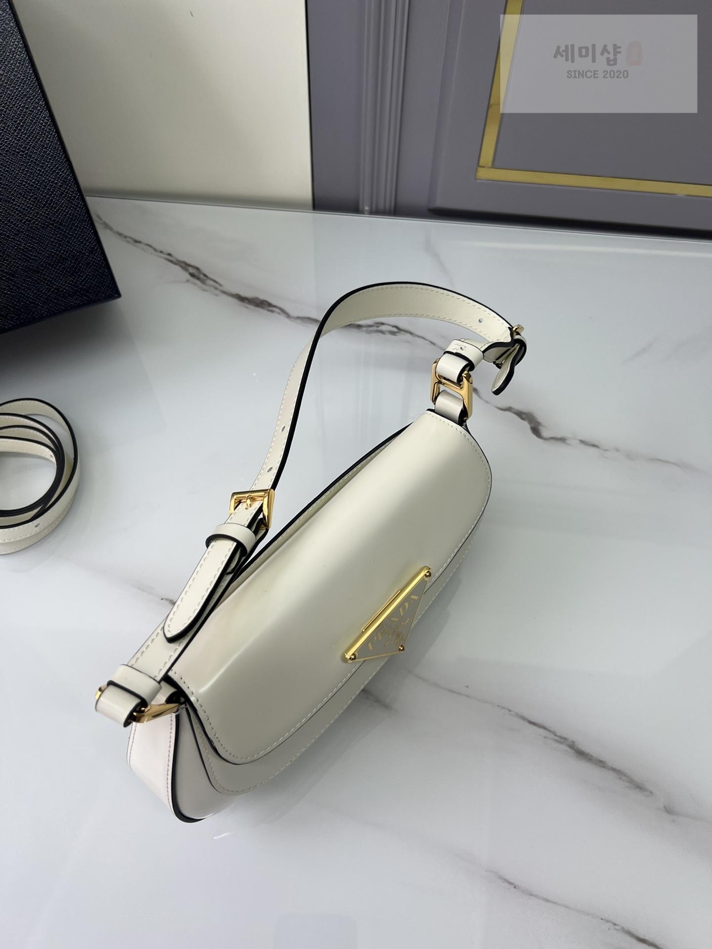 P R A D A Prada Brushed Leather Shoulder Bag 12번 이미지