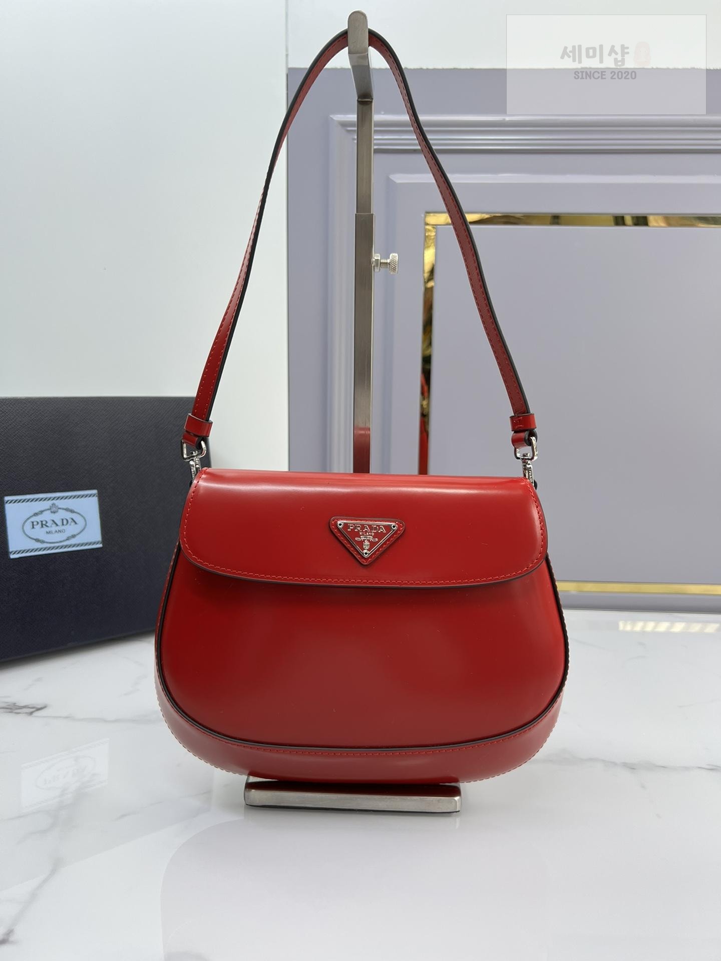 P R A D A Prada Cleo Brushed Leather Flap Shoulder Bag 62번 이미지