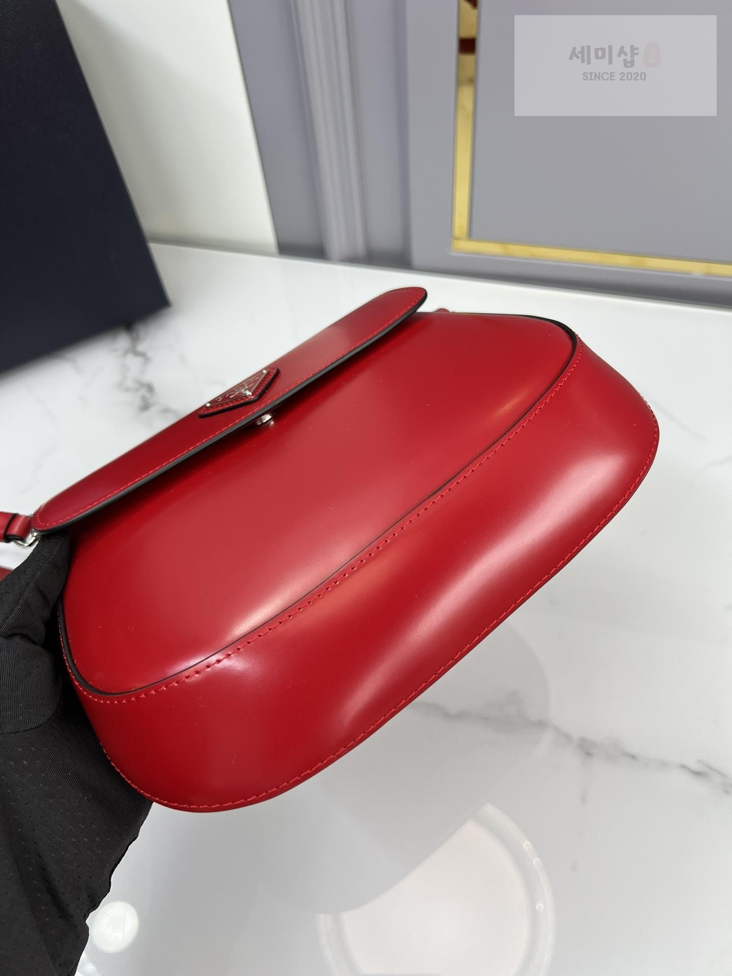 P R A D A Prada Cleo Brushed Leather Flap Shoulder Bag 3번 이미지