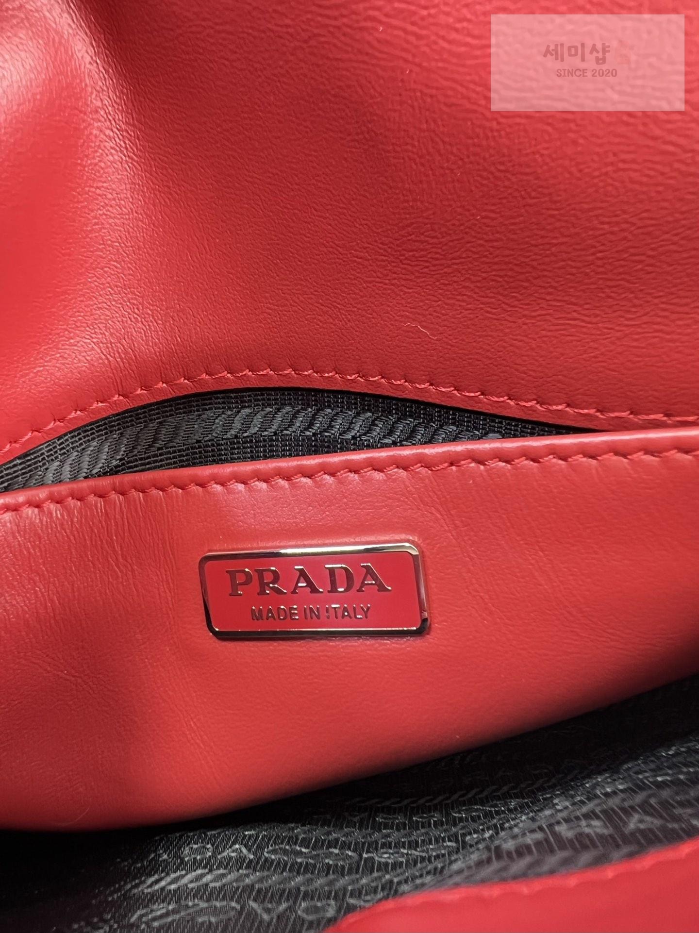 P R A D A Prada Cleo Brushed Leather Flap Shoulder Bag 59번 이미지