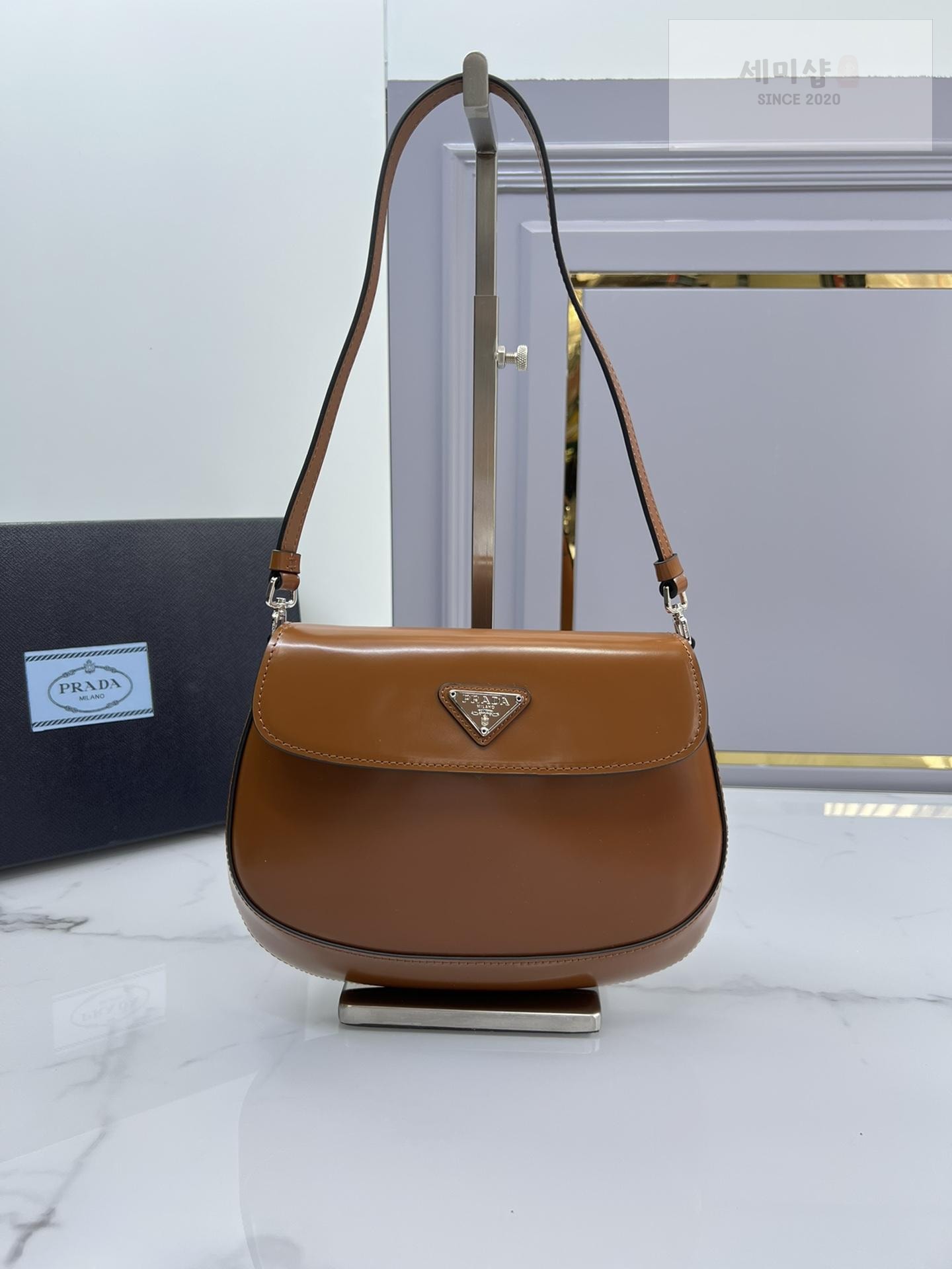 P R A D A Prada Cleo Brushed Leather Flap Shoulder Bag 63번 이미지