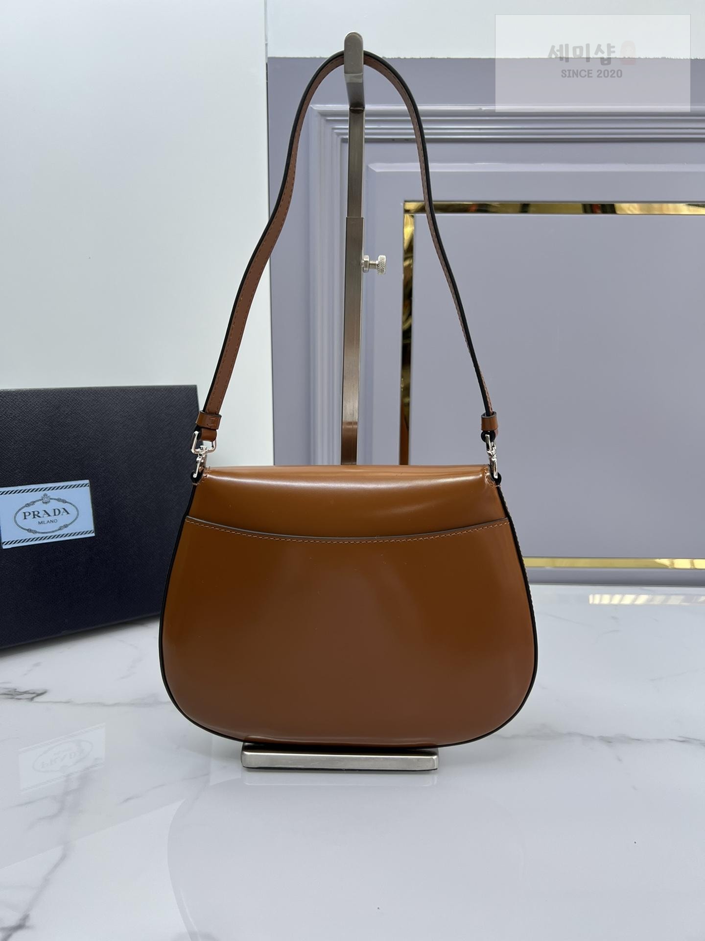 P R A D A Prada Cleo Brushed Leather Flap Shoulder Bag 53번 이미지