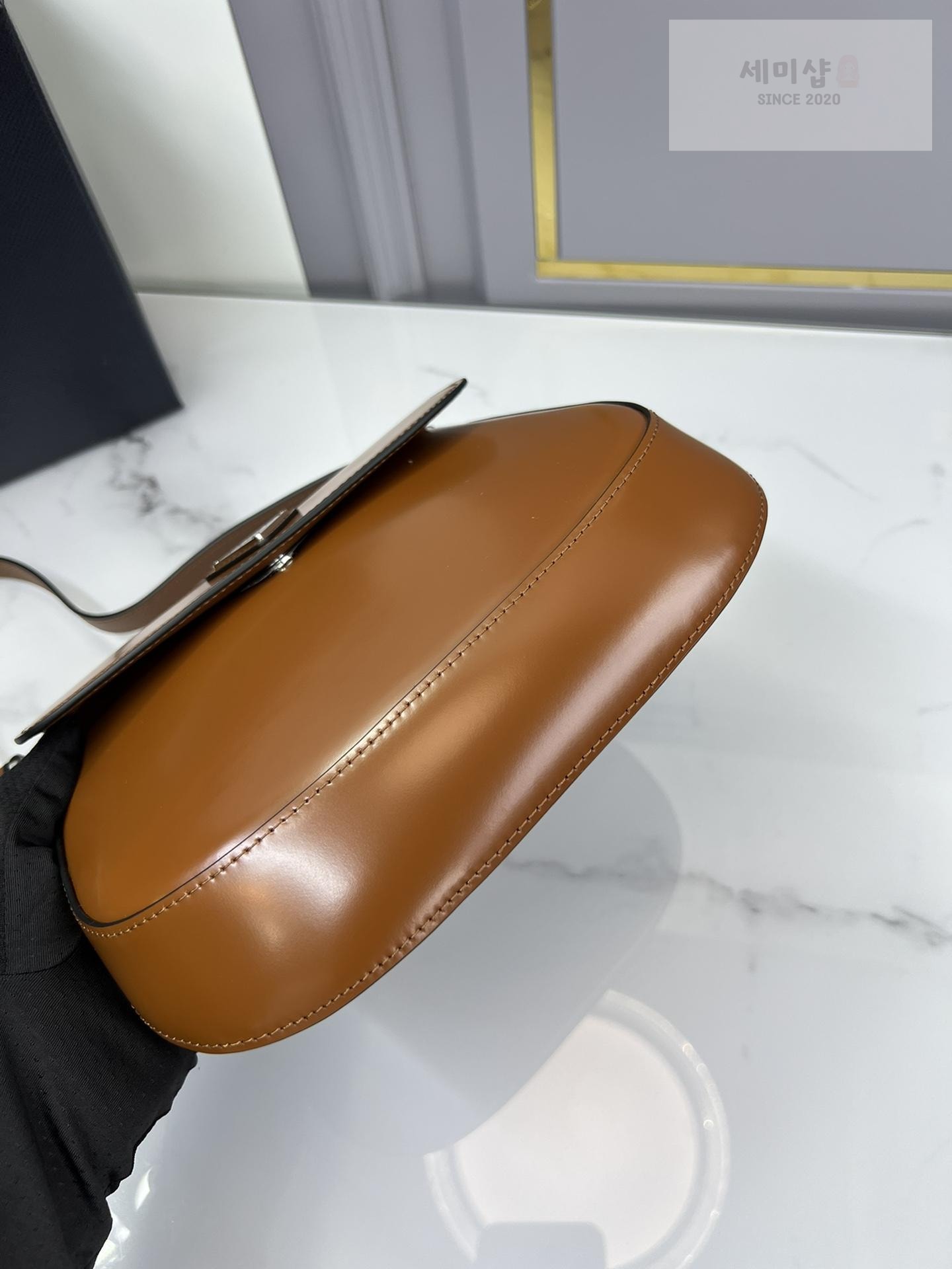 P R A D A Prada Cleo Brushed Leather Flap Shoulder Bag 60번 이미지