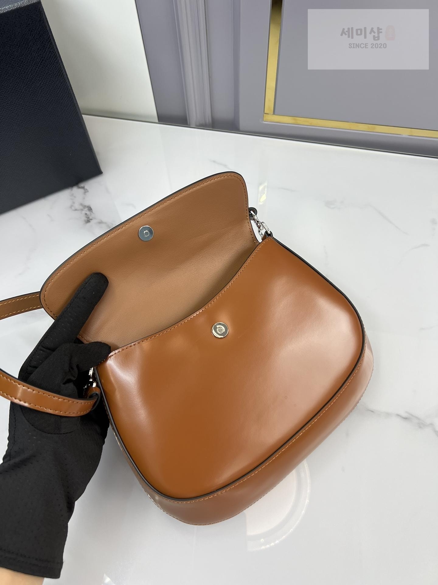 P R A D A Prada Cleo Brushed Leather Flap Shoulder Bag 54번 이미지