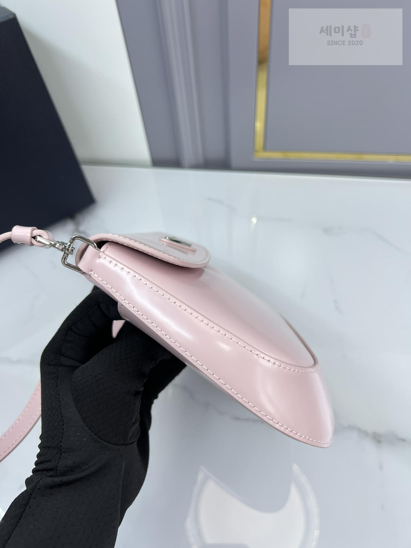P R A D A Prada Cleo Brushed Leather Flap Shoulder Bag 9번 이미지