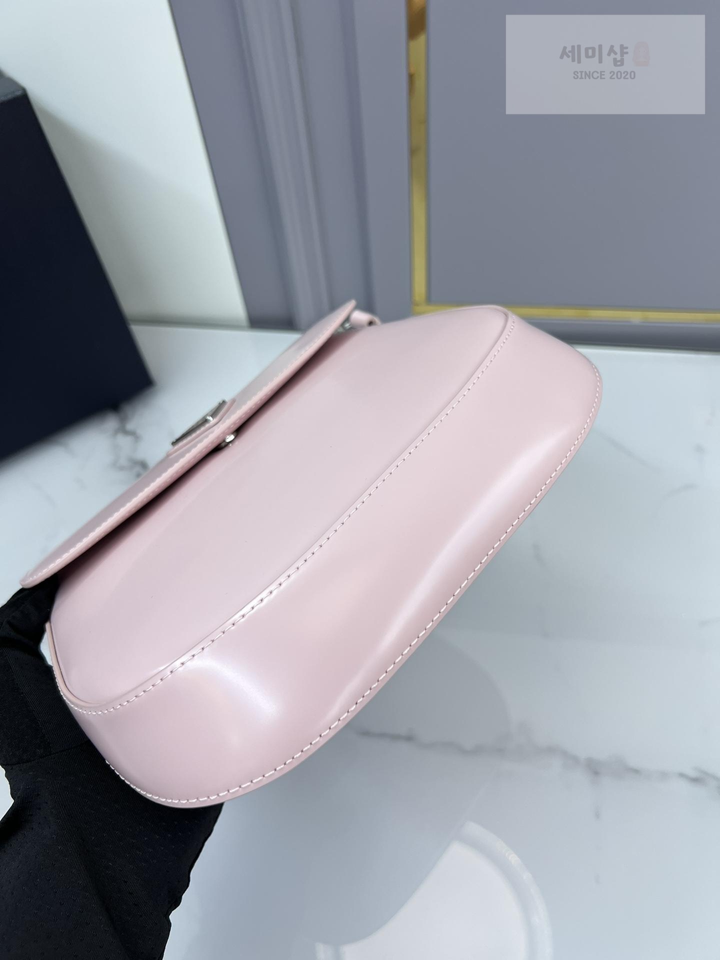 P R A D A Prada Cleo Brushed Leather Flap Shoulder Bag 57번 이미지