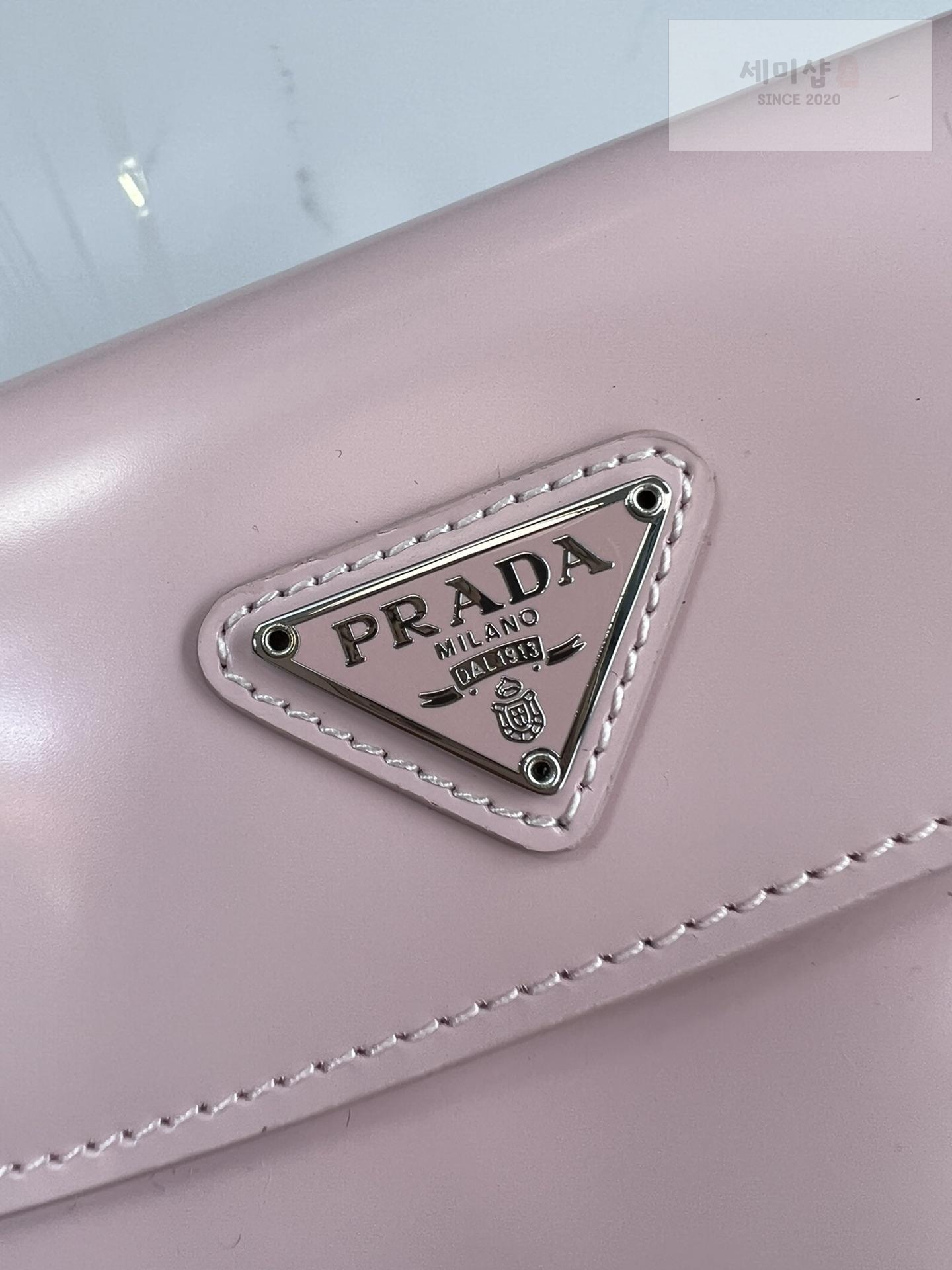 P R A D A Prada Cleo Brushed Leather Flap Shoulder Bag 55번 이미지