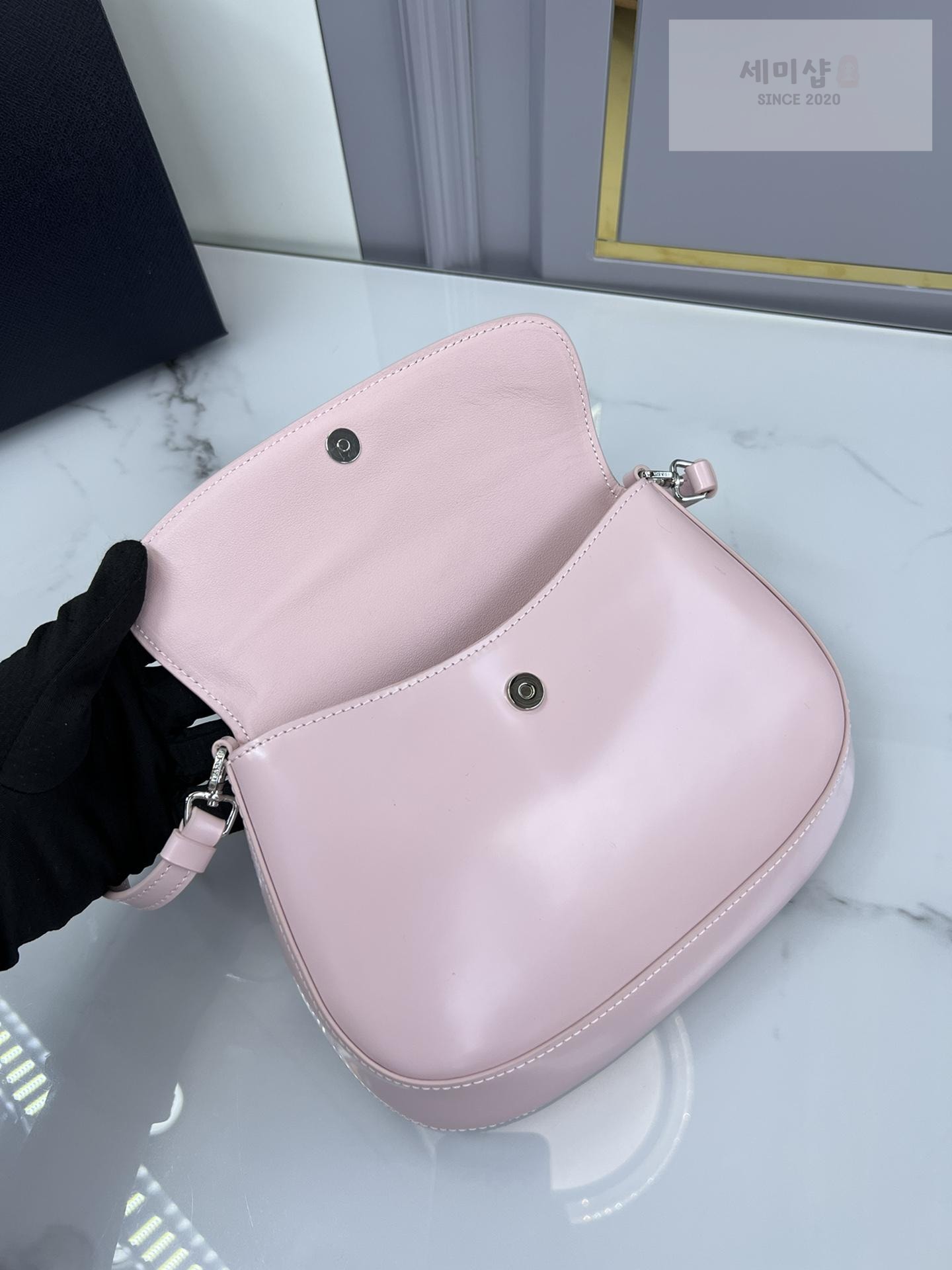 P R A D A Prada Cleo Brushed Leather Flap Shoulder Bag 11번 이미지