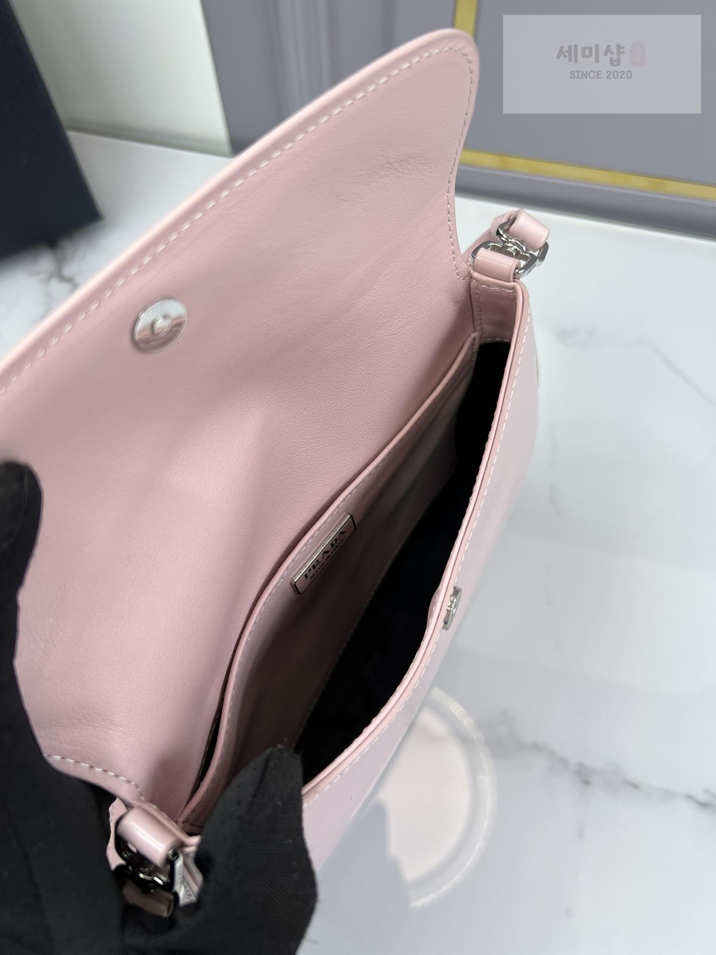 P R A D A Prada Cleo Brushed Leather Flap Shoulder Bag 12번 이미지