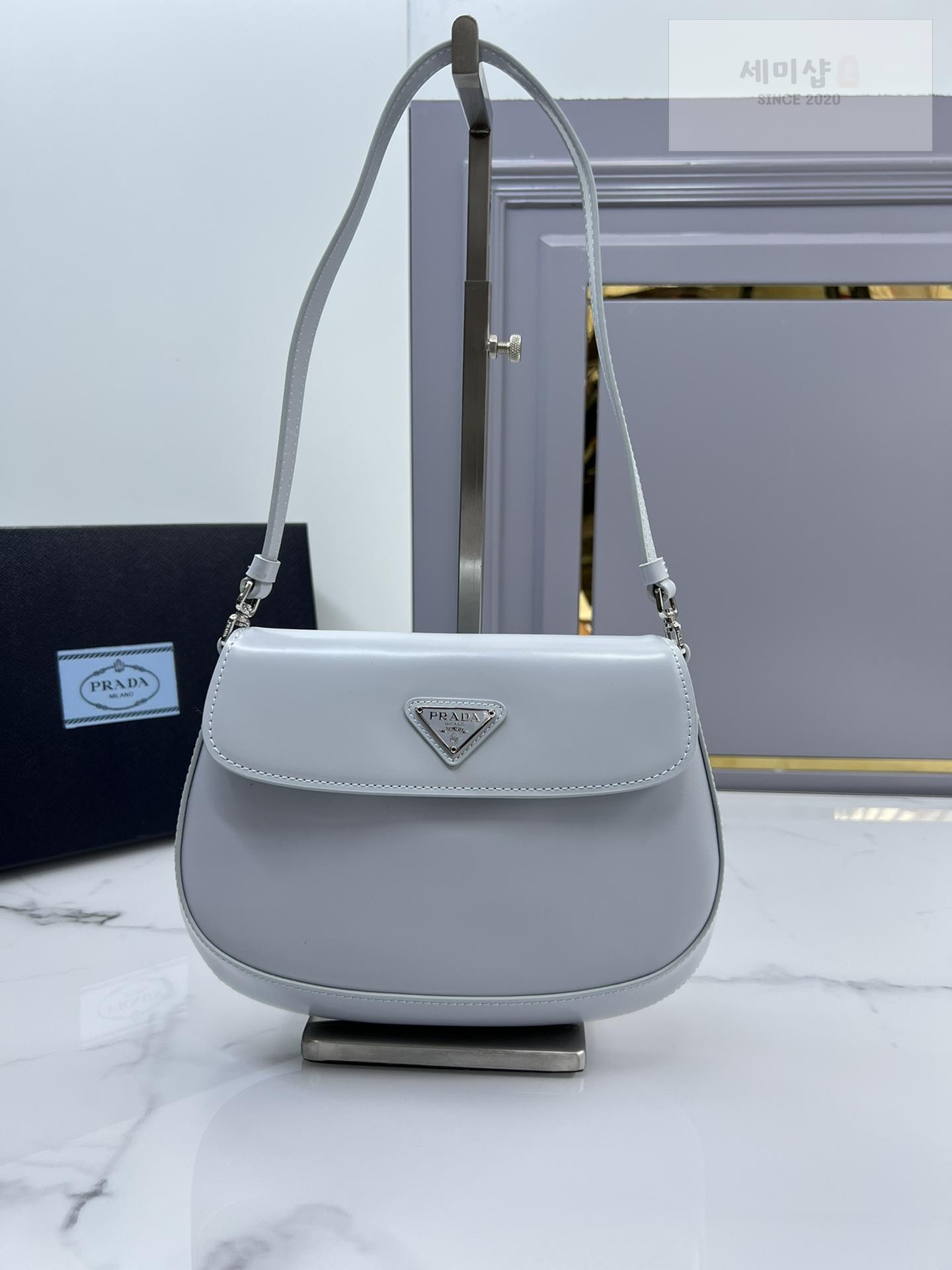P R A D A Prada Cleo Brushed Leather Flap Shoulder Bag 58번 이미지