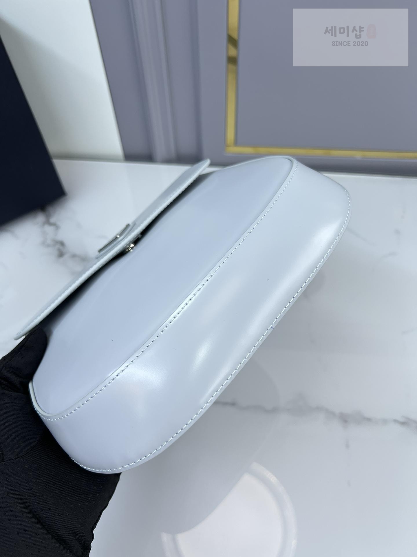 P R A D A Prada Cleo Brushed Leather Flap Shoulder Bag 61번 이미지