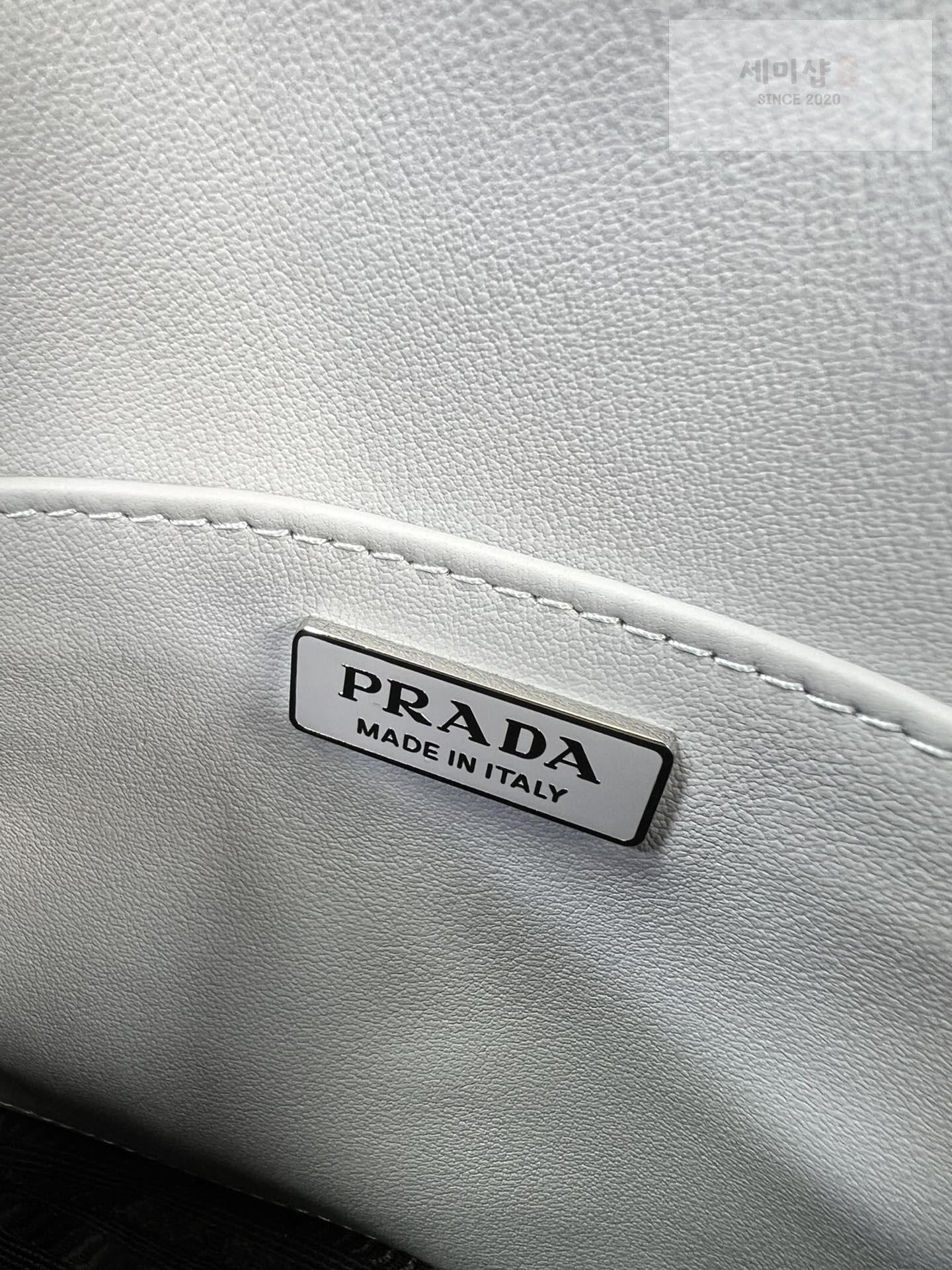 P R A D A Prada Cleo Brushed Leather Flap Shoulder Bag 20번 이미지