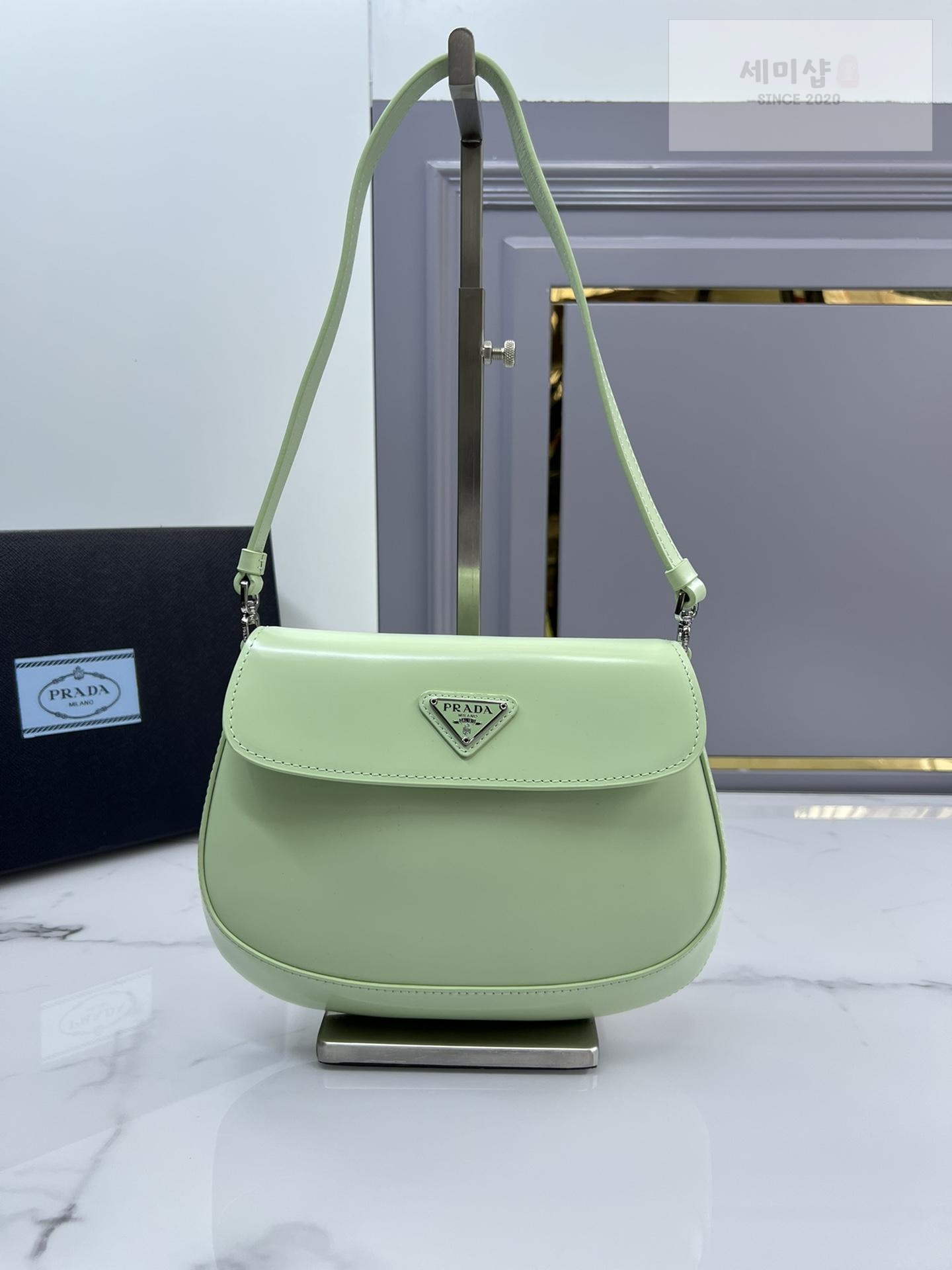 P R A D A Prada Cleo Brushed Leather Flap Shoulder Bag 21번 이미지