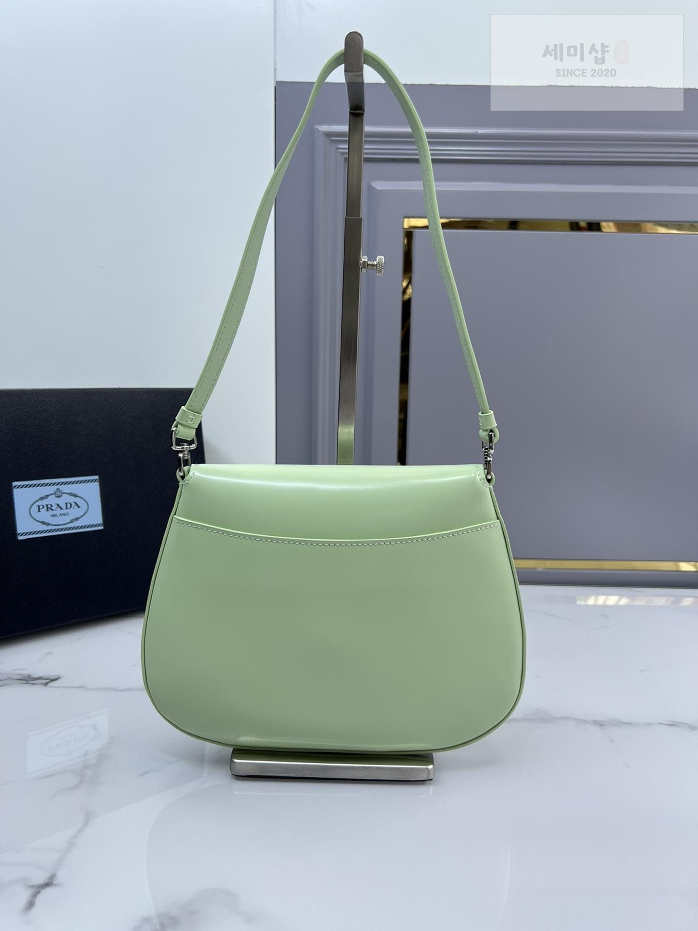 P R A D A Prada Cleo Brushed Leather Flap Shoulder Bag 22번 이미지