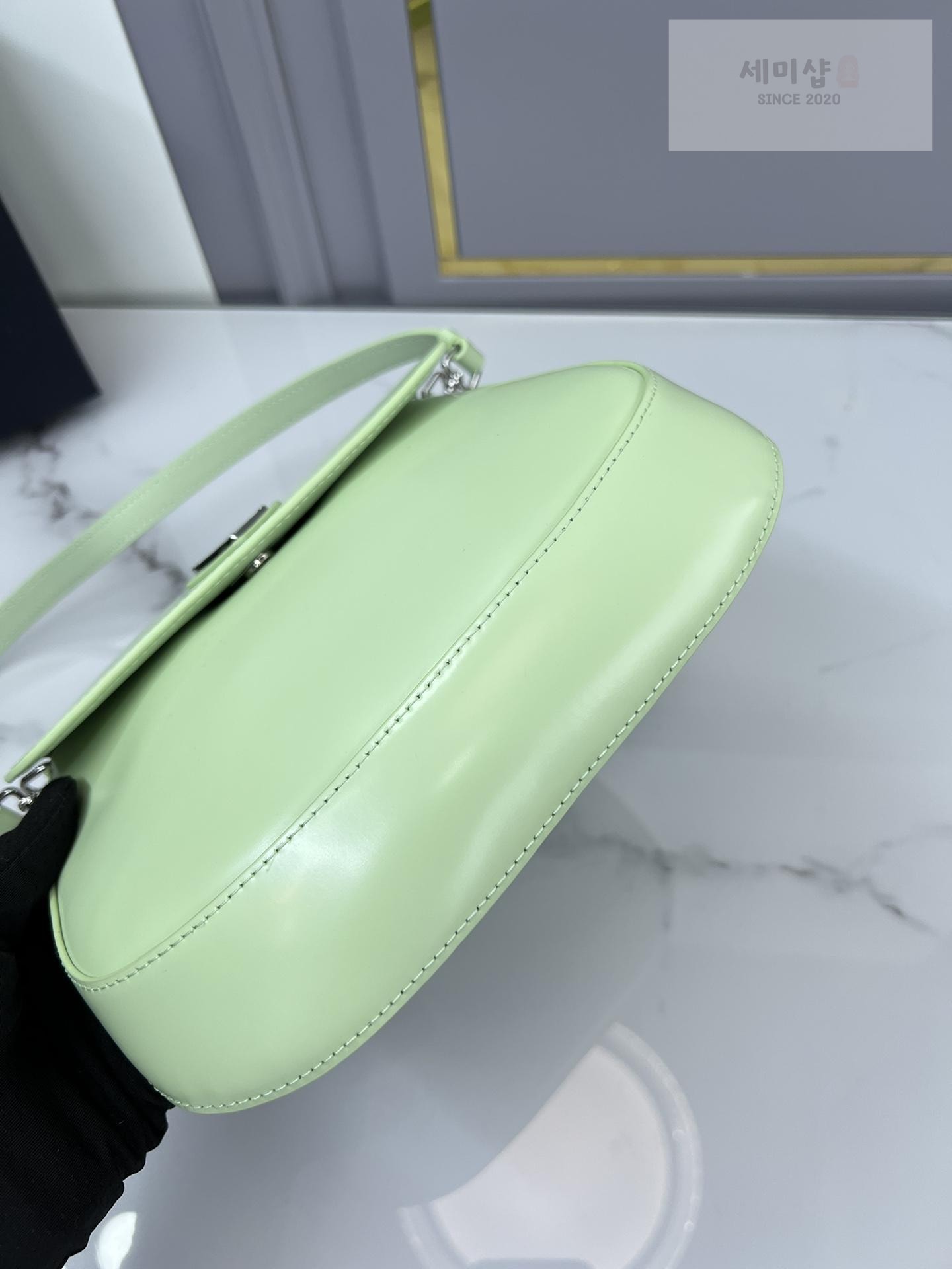 P R A D A Prada Cleo Brushed Leather Flap Shoulder Bag 24번 이미지