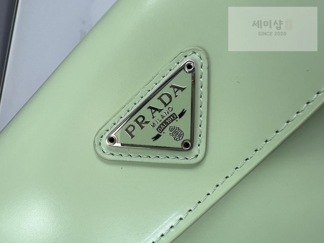 P R A D A Prada Cleo Brushed Leather Flap Shoulder Bag 25번 이미지