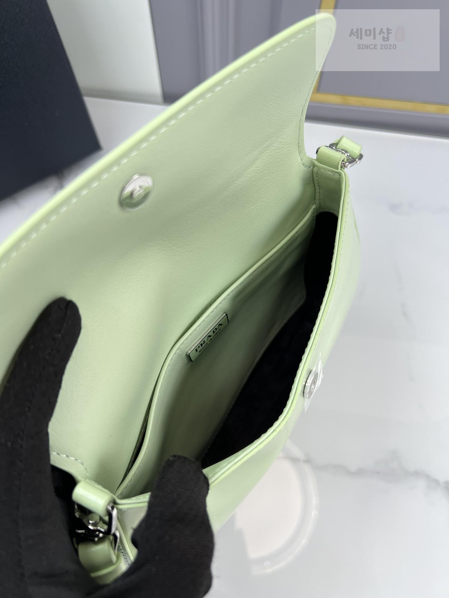 P R A D A Prada Cleo Brushed Leather Flap Shoulder Bag 28번 이미지