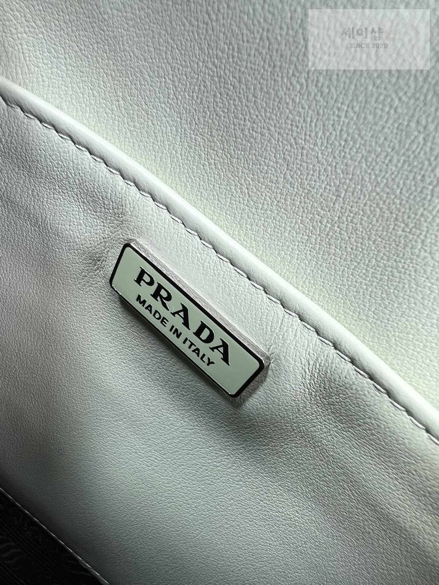 P R A D A Prada Cleo Brushed Leather Flap Shoulder Bag 29번 이미지