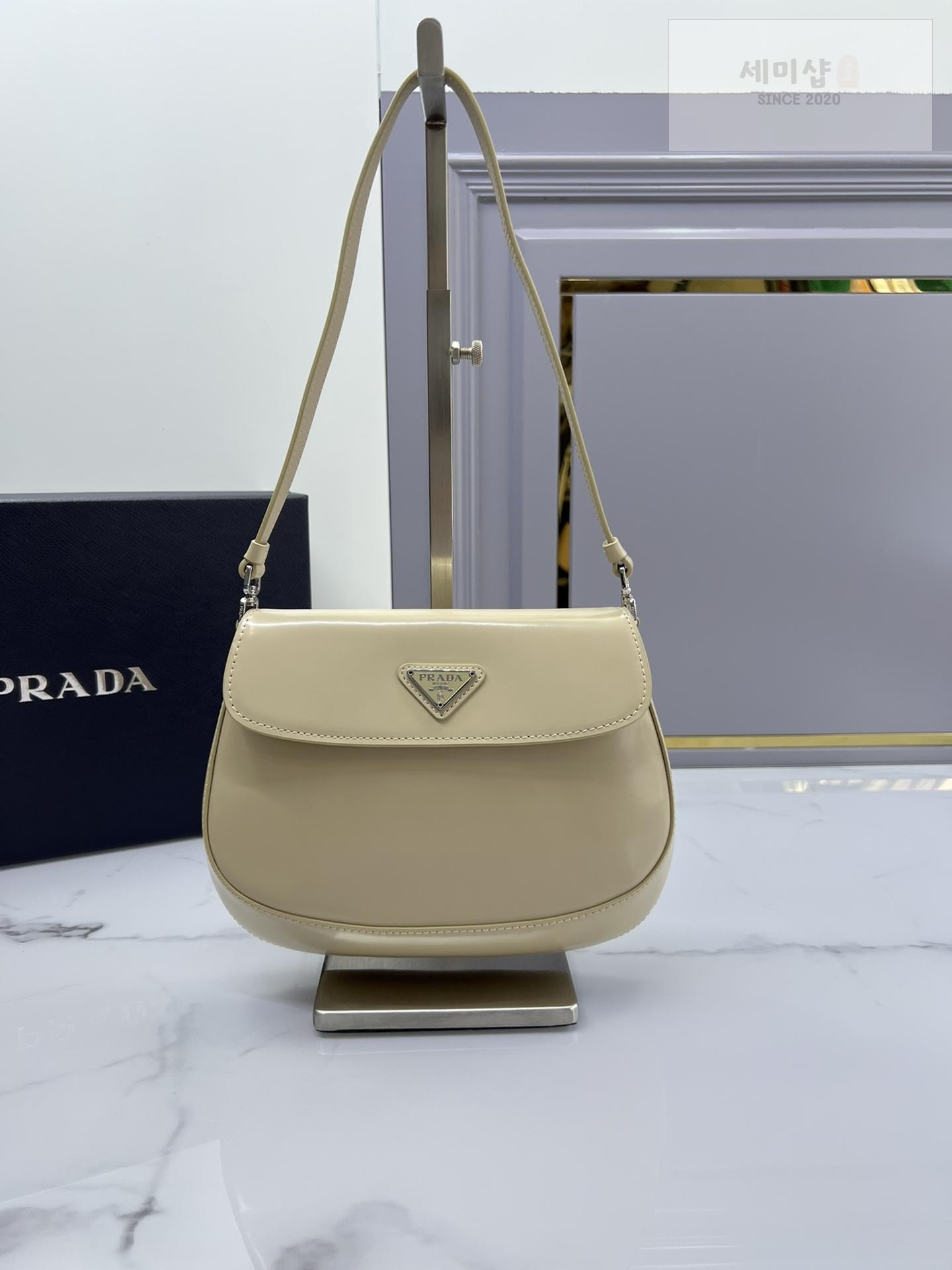 P R A D A Prada Cleo Brushed Leather Flap Shoulder Bag 30번 이미지