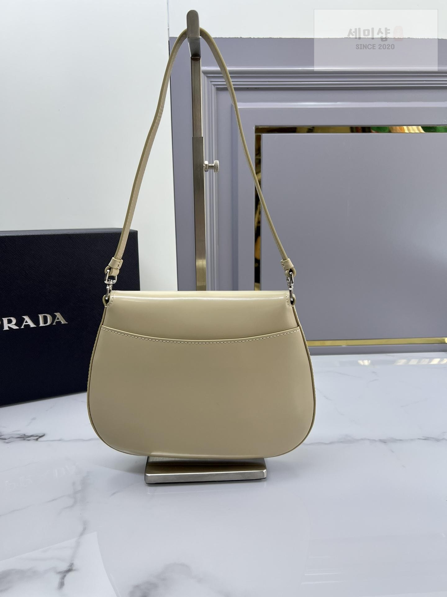 P R A D A Prada Cleo Brushed Leather Flap Shoulder Bag 64번 이미지