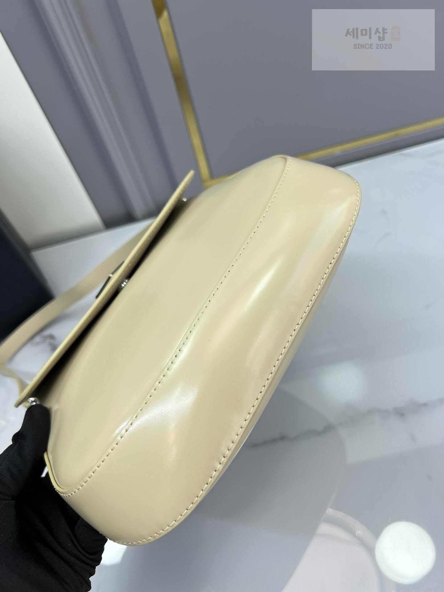 P R A D A Prada Cleo Brushed Leather Flap Shoulder Bag 31번 이미지