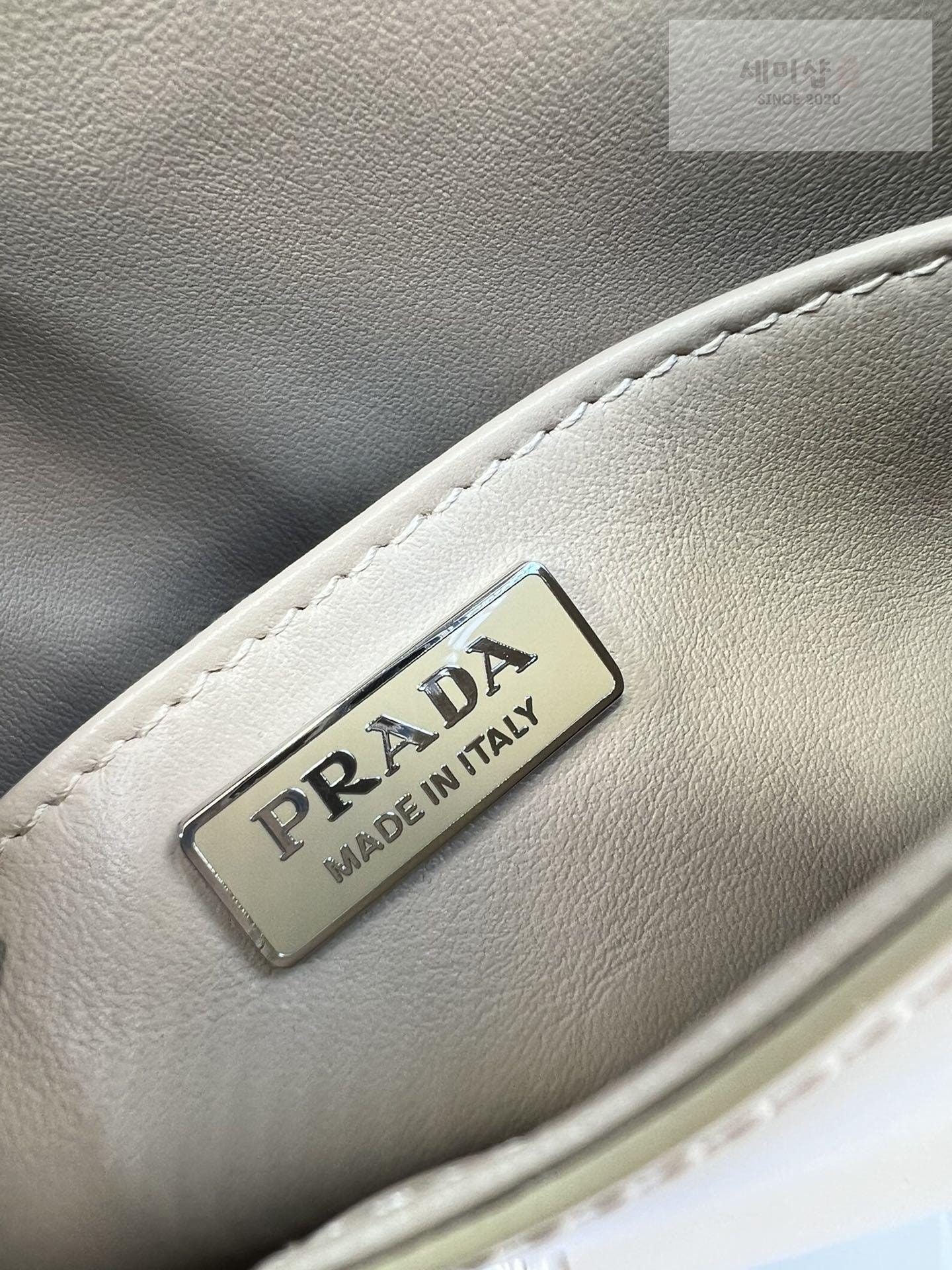 P R A D A Prada Cleo Brushed Leather Flap Shoulder Bag 35번 이미지