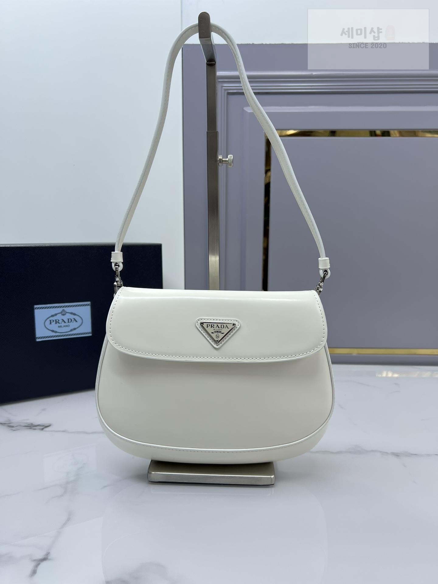 P R A D A Prada Cleo Brushed Leather Flap Shoulder Bag 36번 이미지