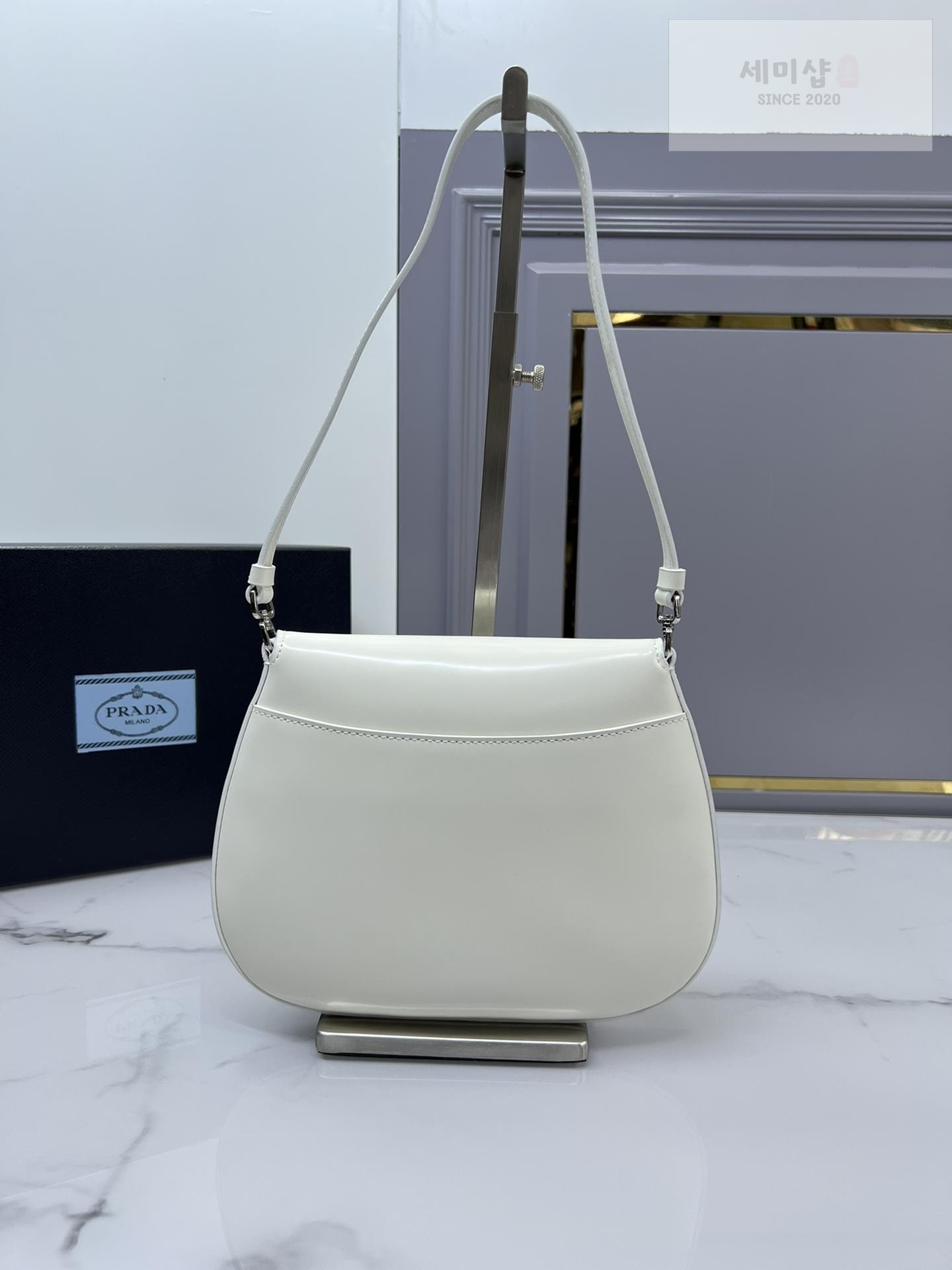 P R A D A Prada Cleo Brushed Leather Flap Shoulder Bag 37번 이미지