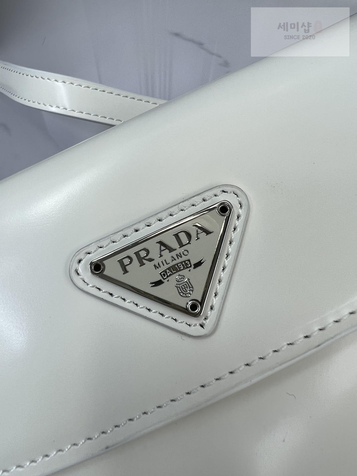P R A D A Prada Cleo Brushed Leather Flap Shoulder Bag 40번 이미지