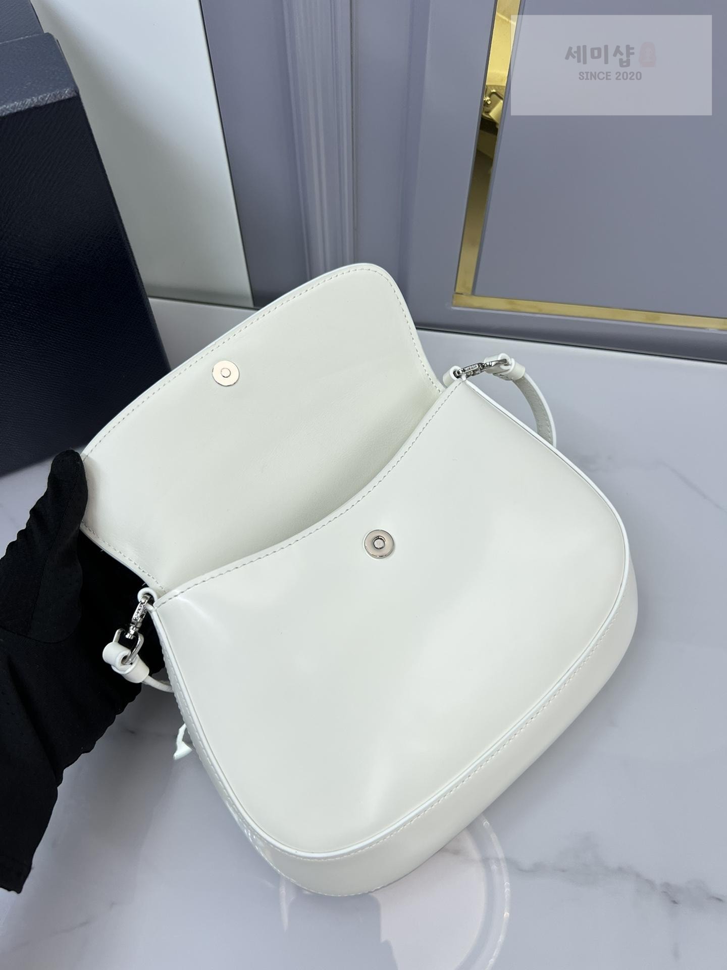 P R A D A Prada Cleo Brushed Leather Flap Shoulder Bag 42번 이미지