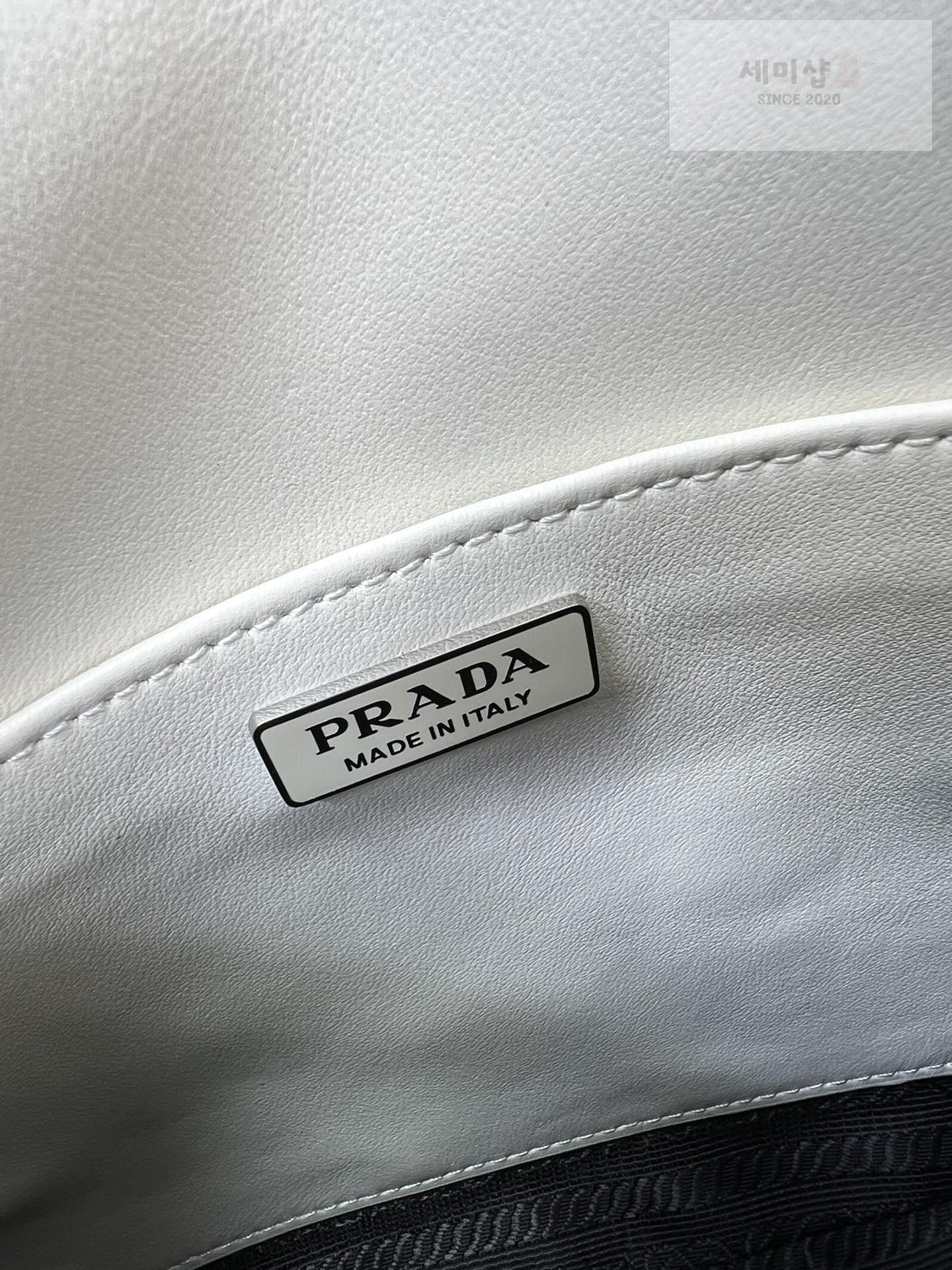 P R A D A Prada Cleo Brushed Leather Flap Shoulder Bag 44번 이미지