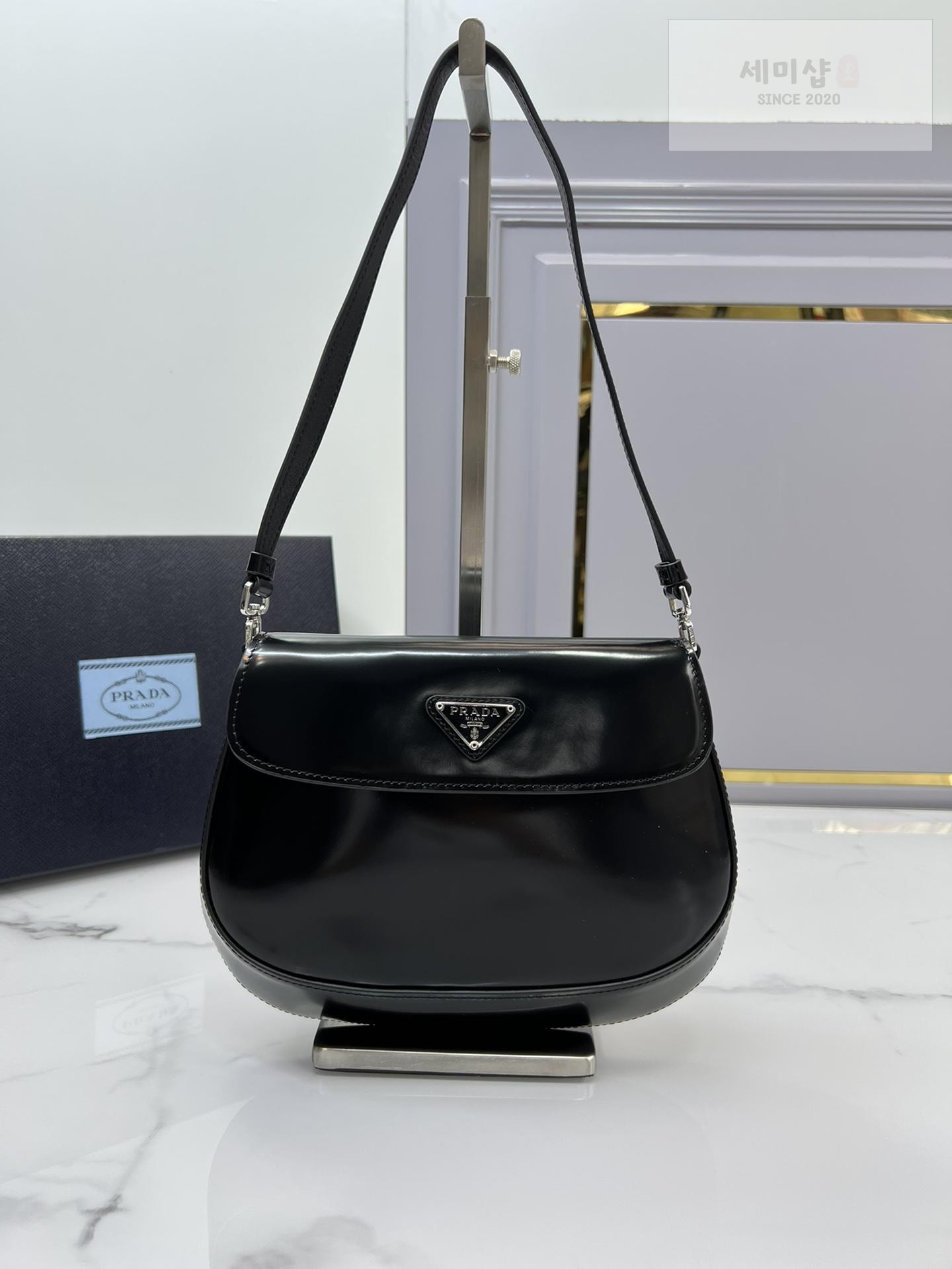P R A D A Prada Cleo Brushed Leather Flap Shoulder Bag 45번 이미지