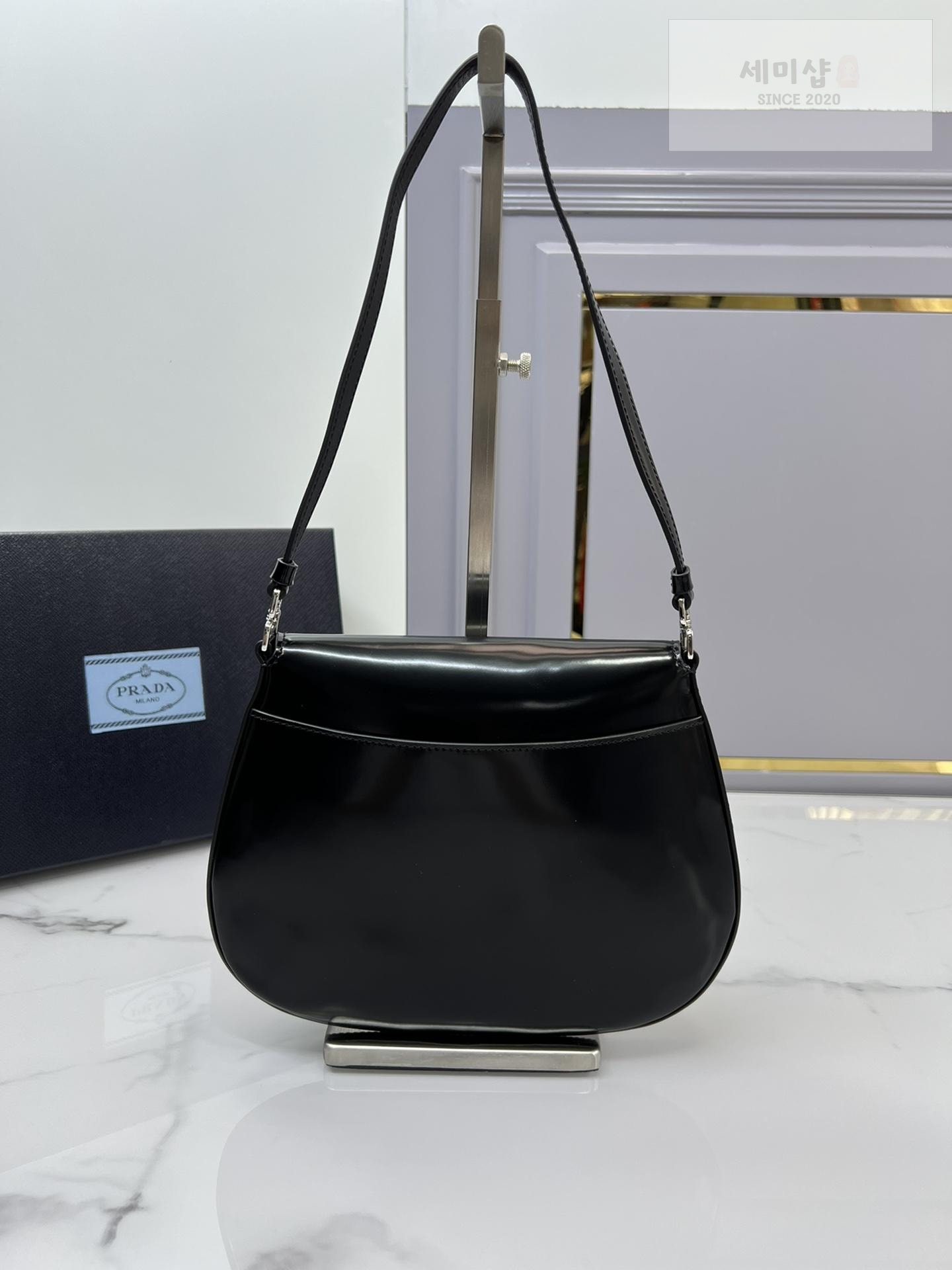 P R A D A Prada Cleo Brushed Leather Flap Shoulder Bag 46번 이미지