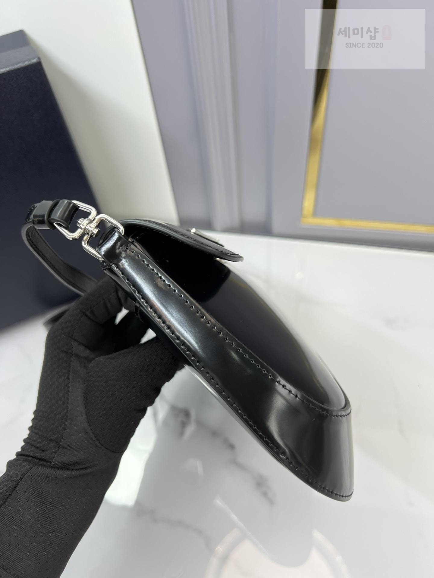 P R A D A Prada Cleo Brushed Leather Flap Shoulder Bag 52번 이미지