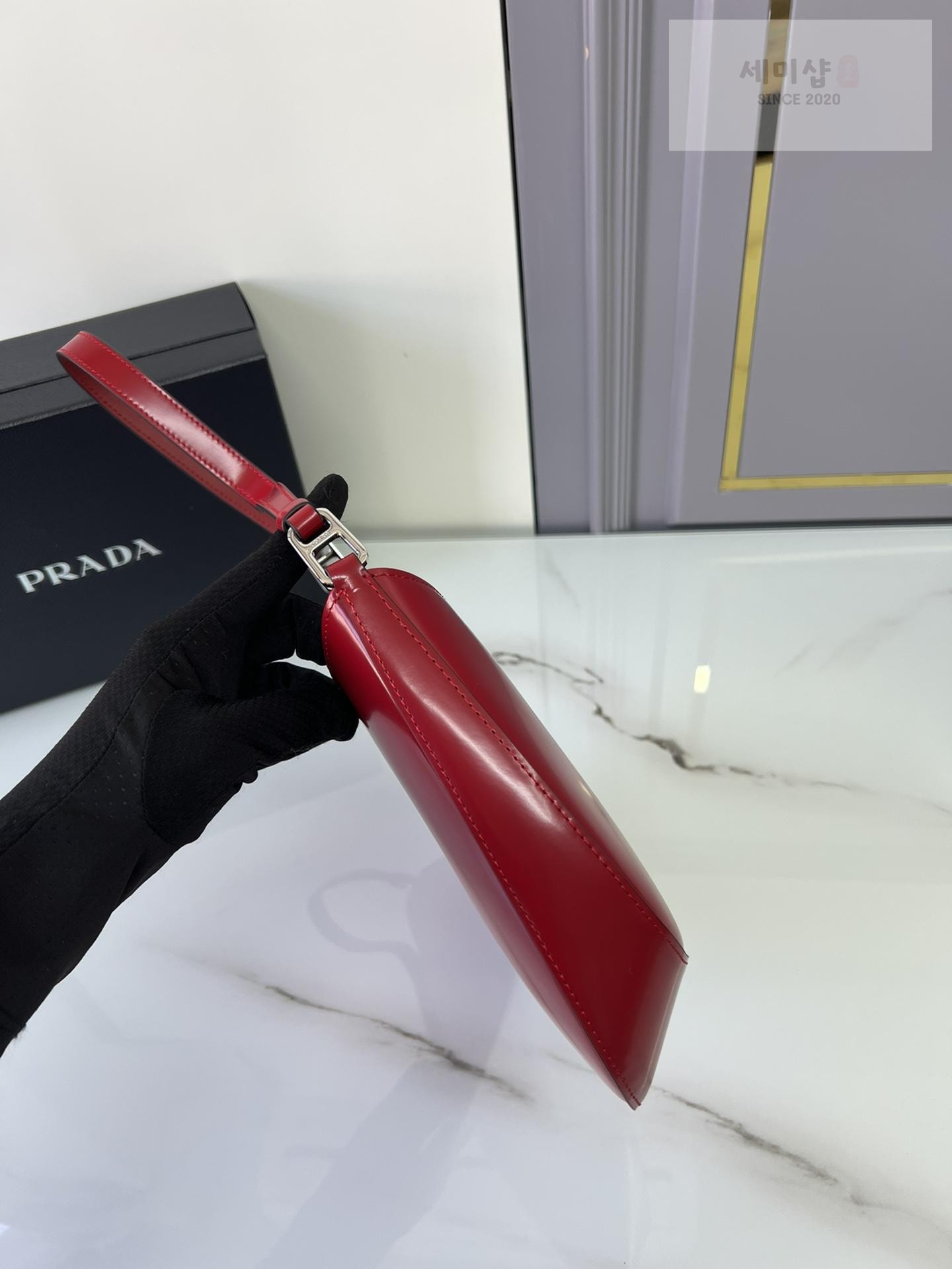 P R A D A Prada Cleo Brushed Leather Shoulder Bag 2번 이미지