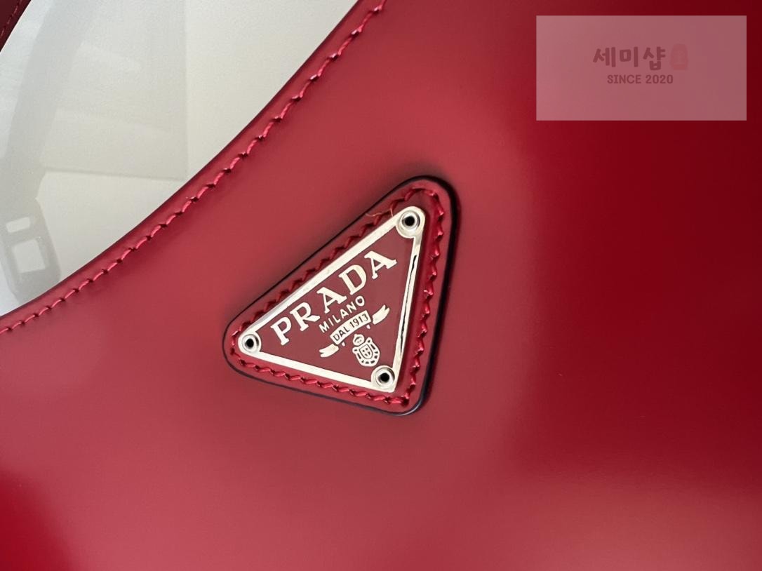 P R A D A Prada Cleo Brushed Leather Shoulder Bag 29번 이미지