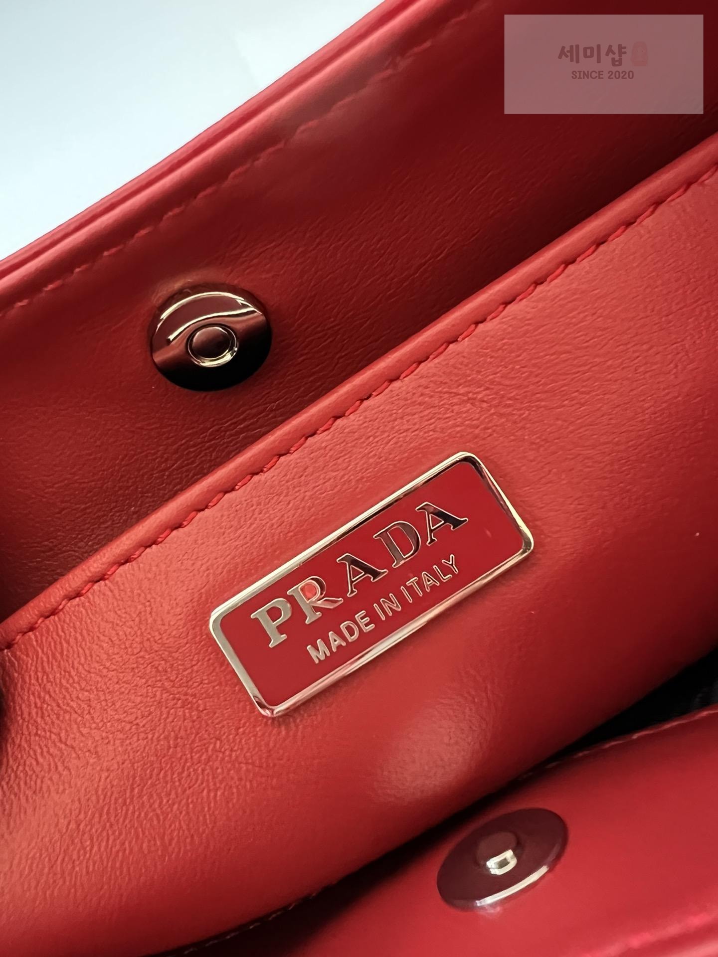 P R A D A Prada Cleo Brushed Leather Shoulder Bag 5번 이미지