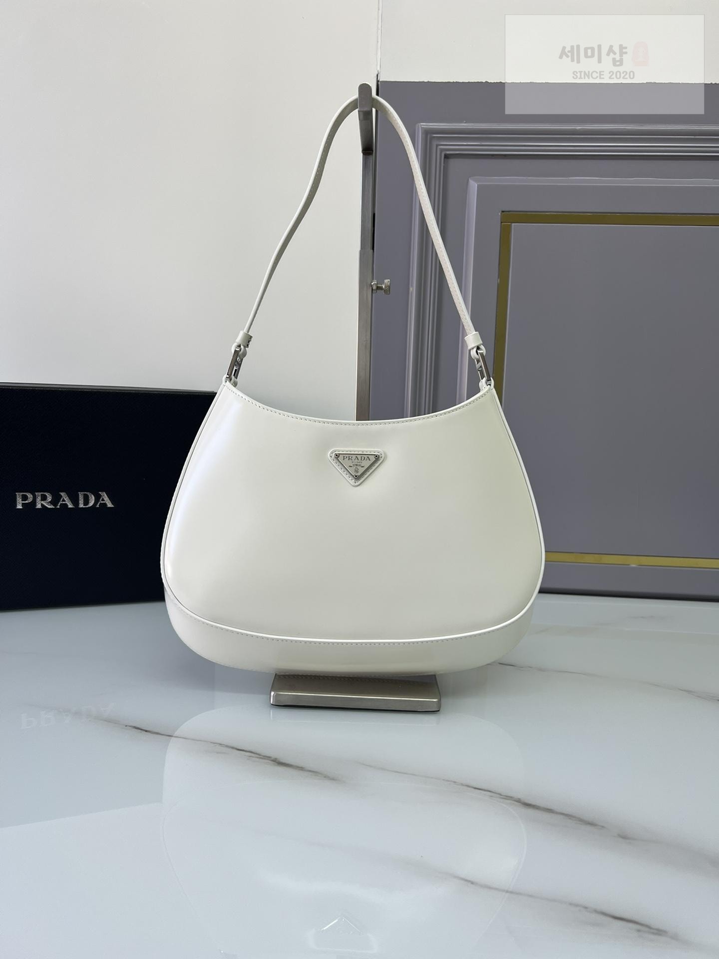 P R A D A Prada Cleo Brushed Leather Shoulder Bag 30번 이미지