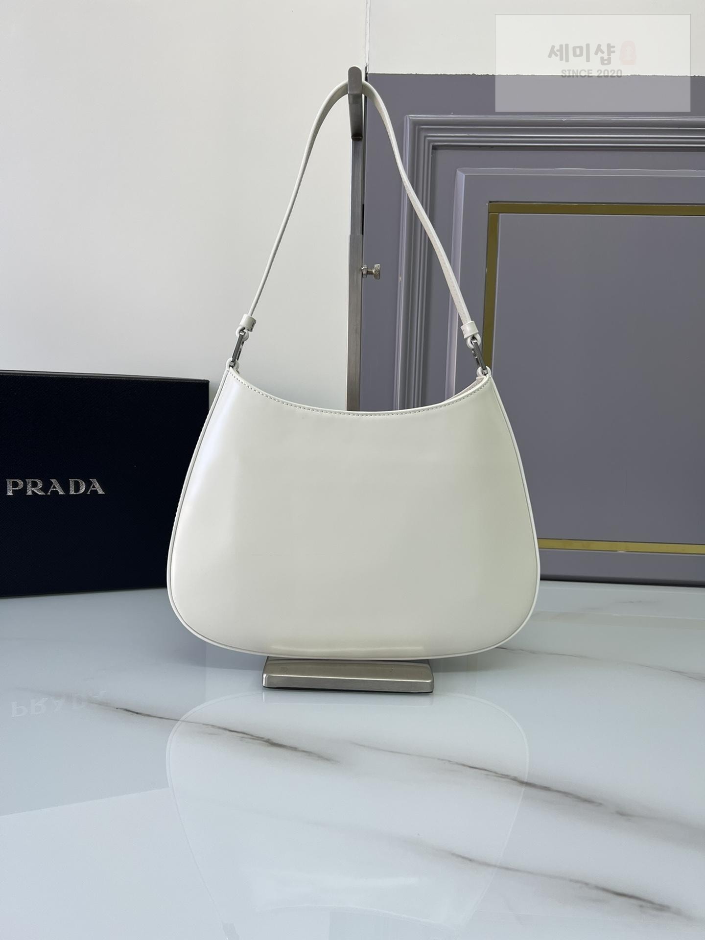 P R A D A Prada Cleo Brushed Leather Shoulder Bag 6번 이미지