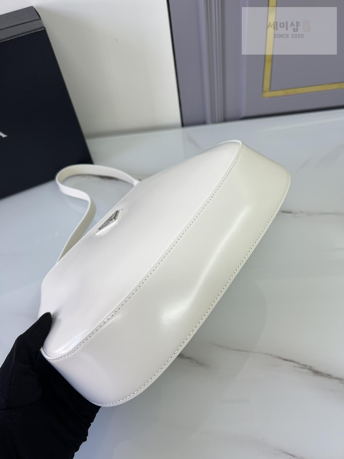 P R A D A Prada Cleo Brushed Leather Shoulder Bag 8번 이미지
