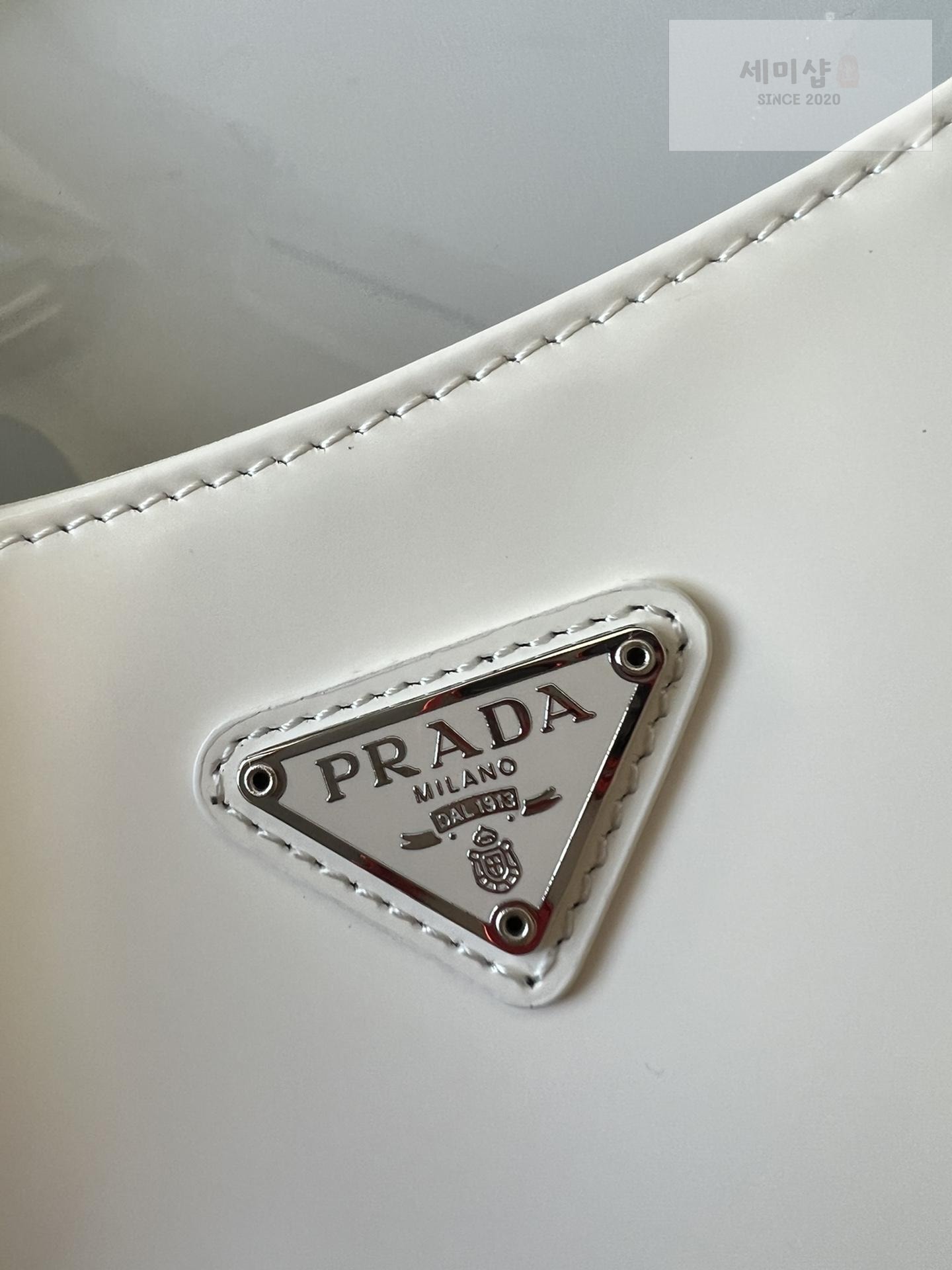 P R A D A Prada Cleo Brushed Leather Shoulder Bag 9번 이미지