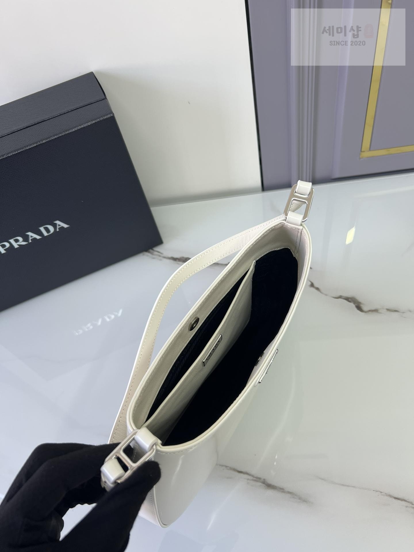P R A D A Prada Cleo Brushed Leather Shoulder Bag 31번 이미지