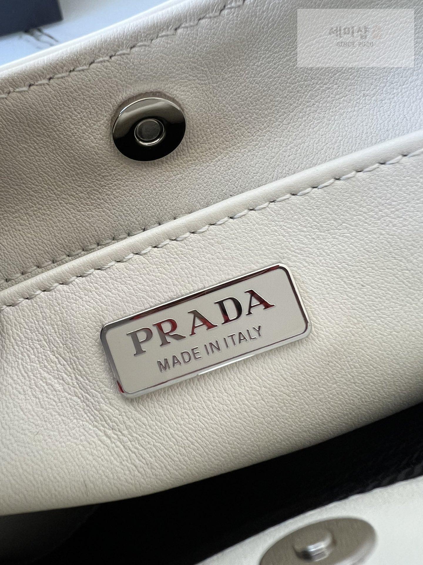 P R A D A Prada Cleo Brushed Leather Shoulder Bag 10번 이미지