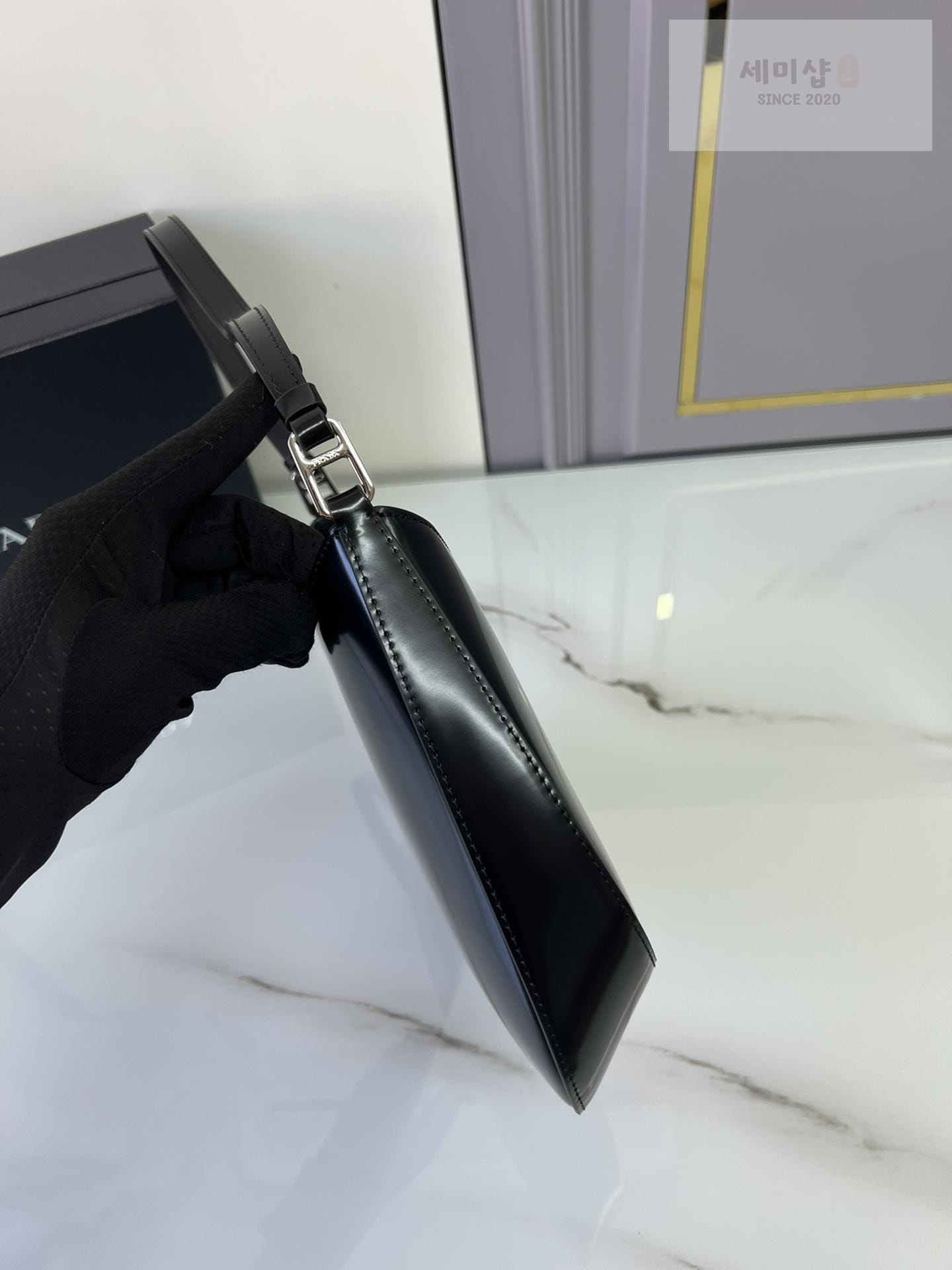 P R A D A Prada Cleo Brushed Leather Shoulder Bag 32번 이미지