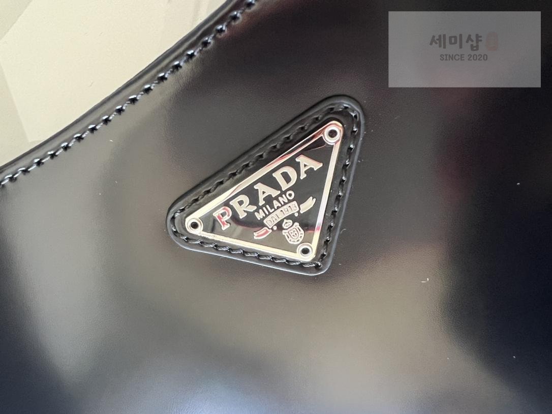 P R A D A Prada Cleo Brushed Leather Shoulder Bag 15번 이미지